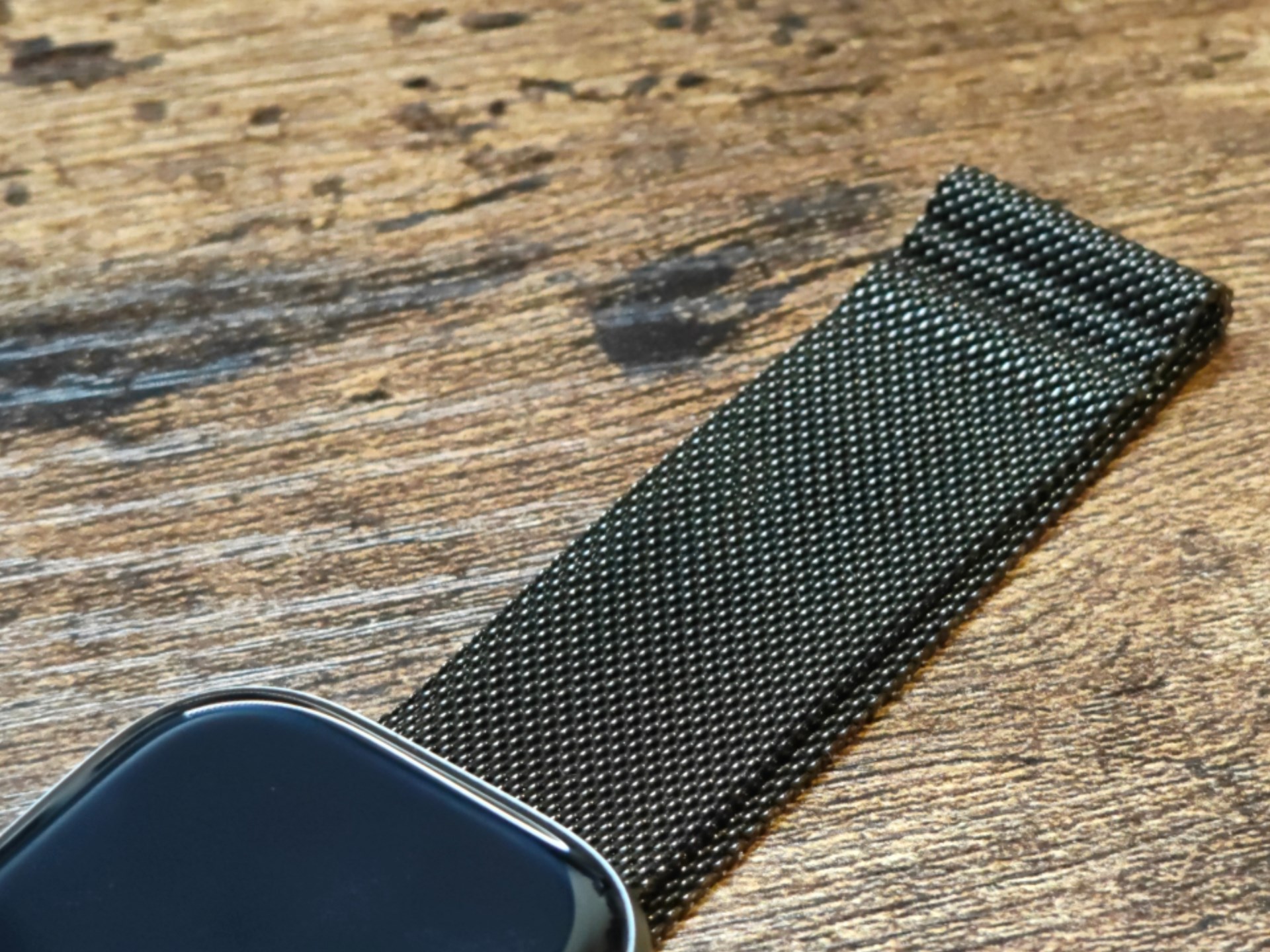 バンドはミラネーゼループのスレート