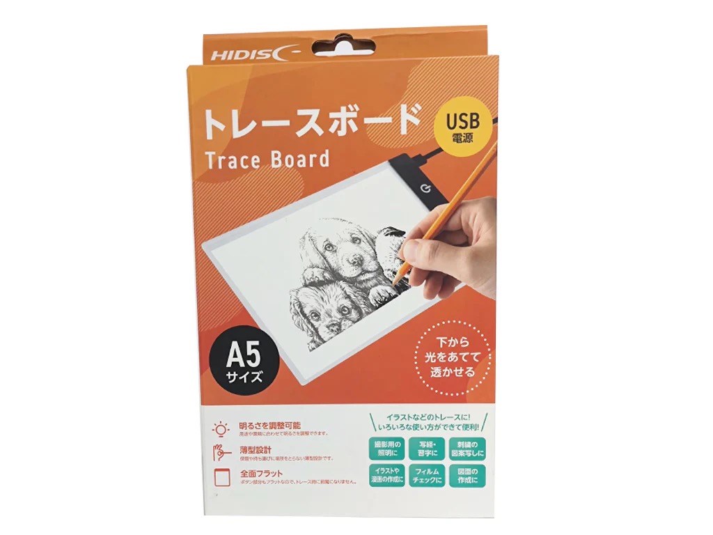 ダイソーで見かけた「トレースボード　A5サイズ」。下絵などの上に紙を置き、トレースボードの光で下絵の線などを透過させ、それをなぞって下絵を写し取るというツール。税込550円。※画像はダイソーネットショップより抜粋。