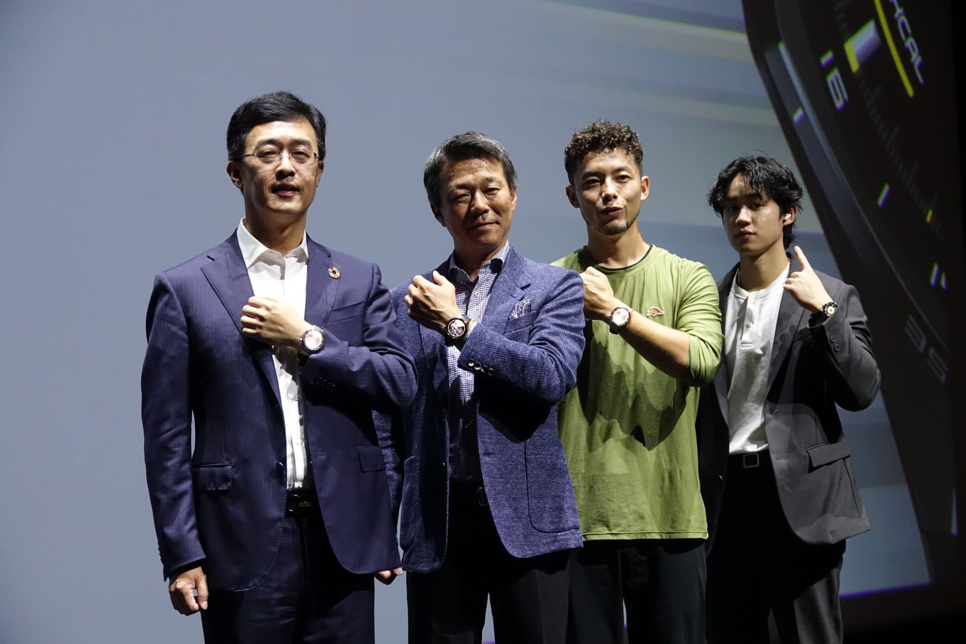 左から、ファーウェイデバイス日本・韓国リージョンプレジデントの賀磊（ハ・レイ）氏、本間ゴルフ代表取締役社長兼最高経営責任者の小川典利大氏、自転車インフルエンサーのけんた、ファーウェイデバイス日本プロダクトマネージャーの橋野翼氏