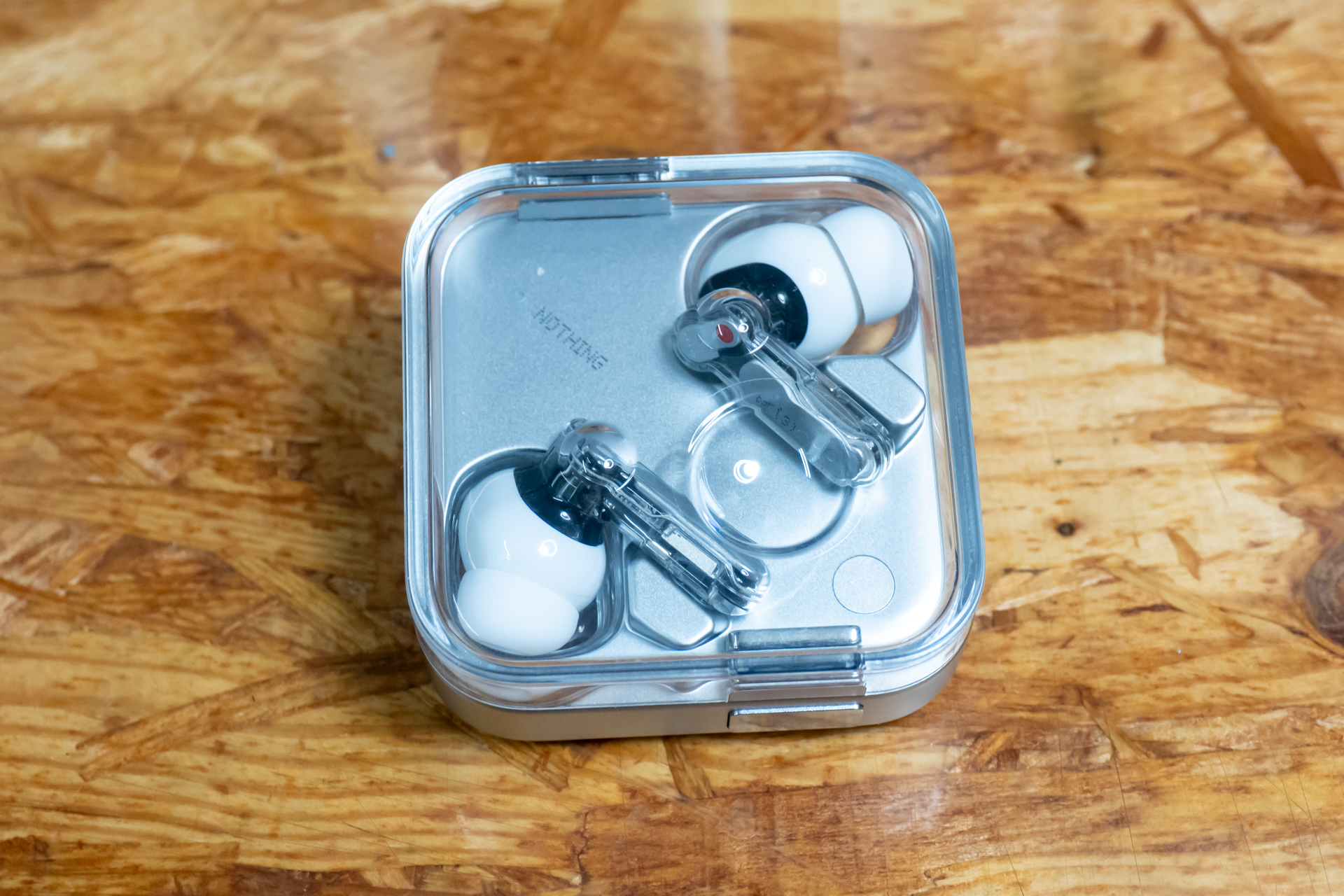 Nothingの最新ワイヤレスイヤホン「Ear (3)」。価格は直販で2万5800円