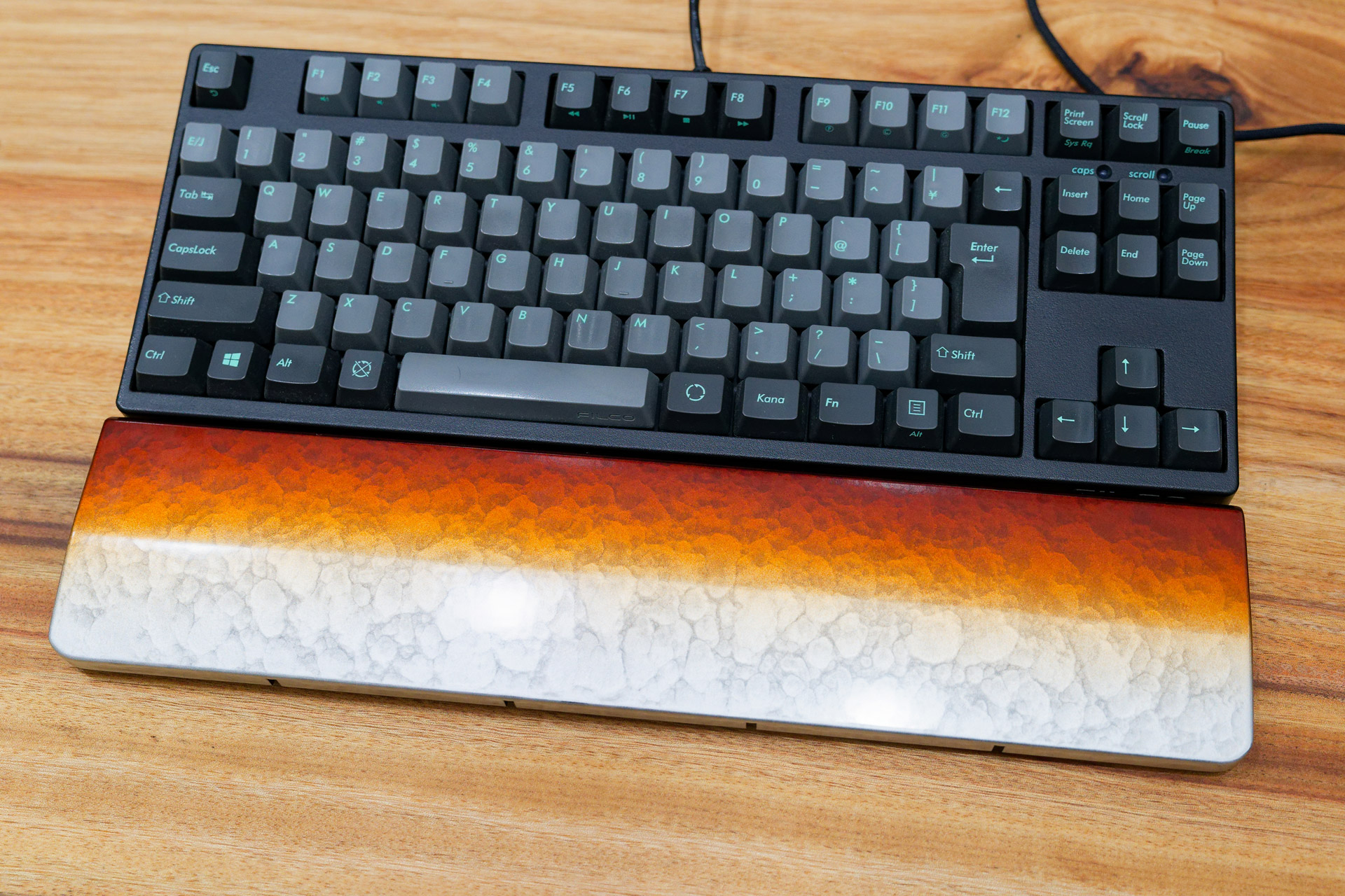 FILCOのテンキーレスキーボードにぴったりのMサイズ