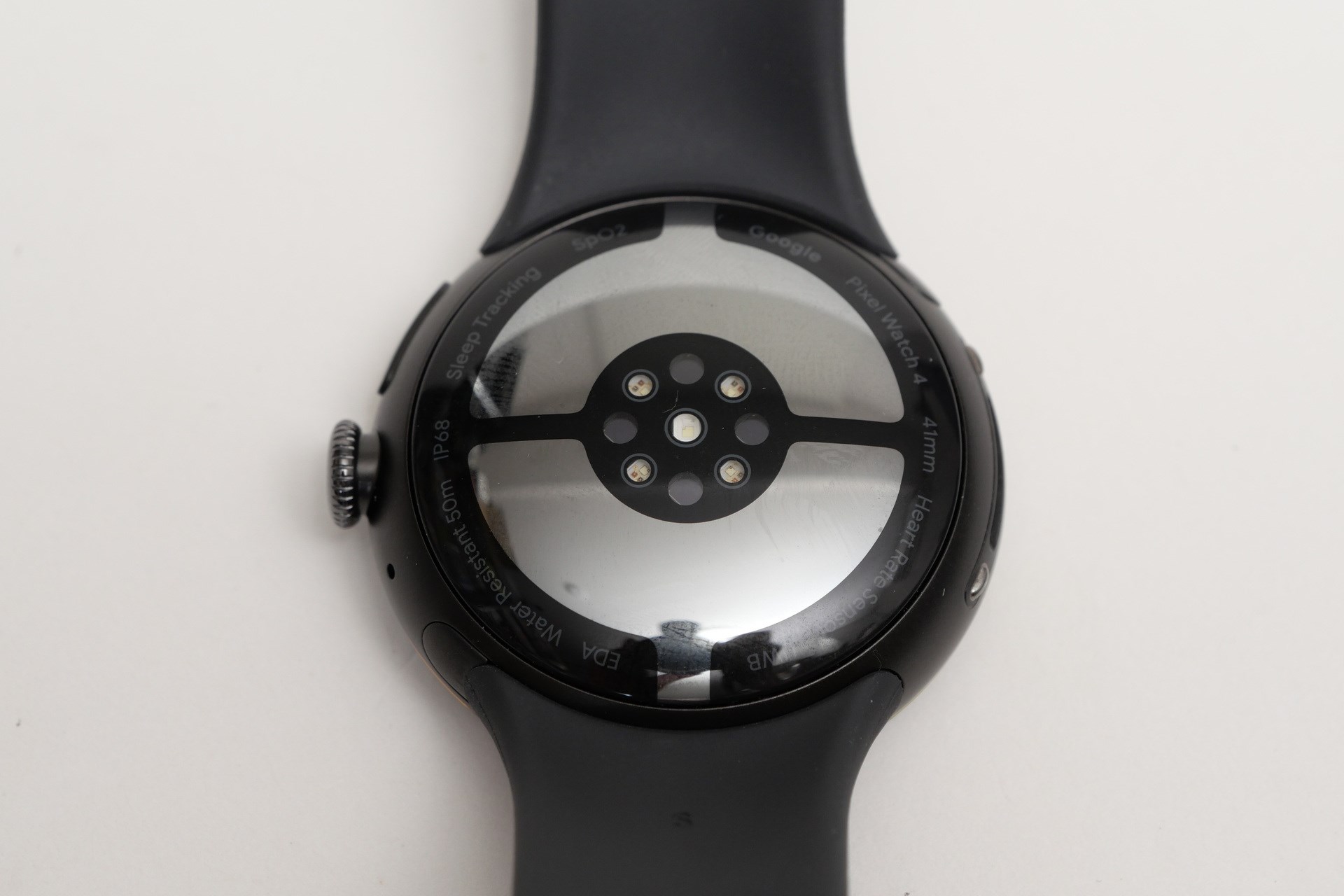 底面には各種センサーを搭載