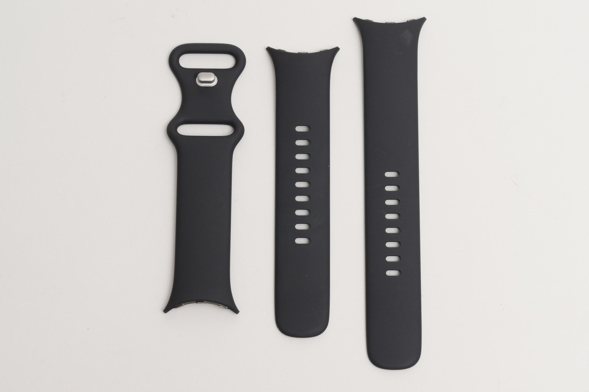 41mmモデルの付属バンド。従来同様、SサイズとLサイズが同梱となる