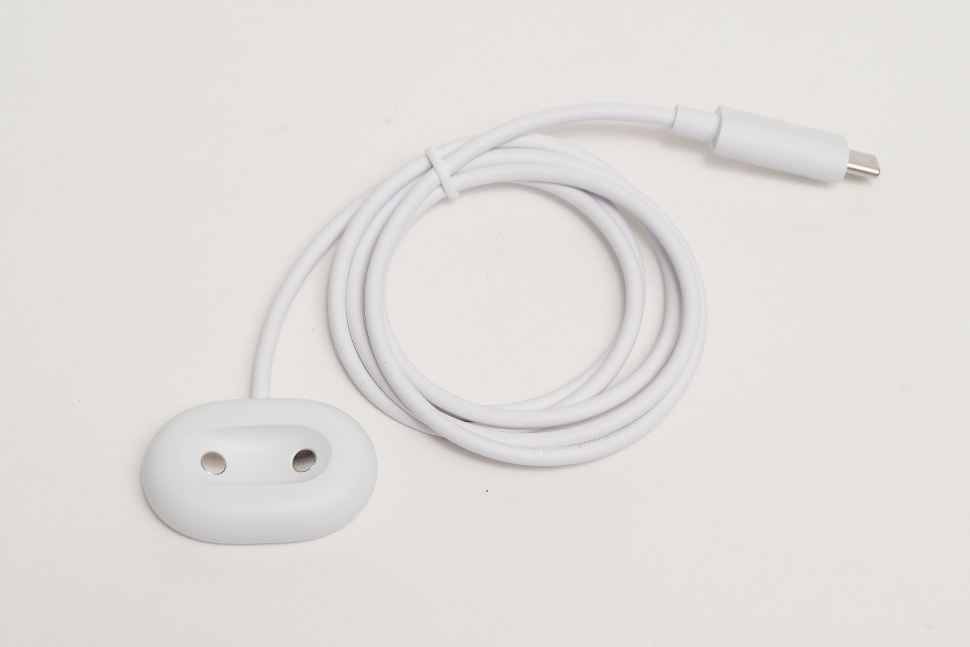 こちらが付属の新型充電アダプター。従来までの充電アダプターとは一切互換性がない