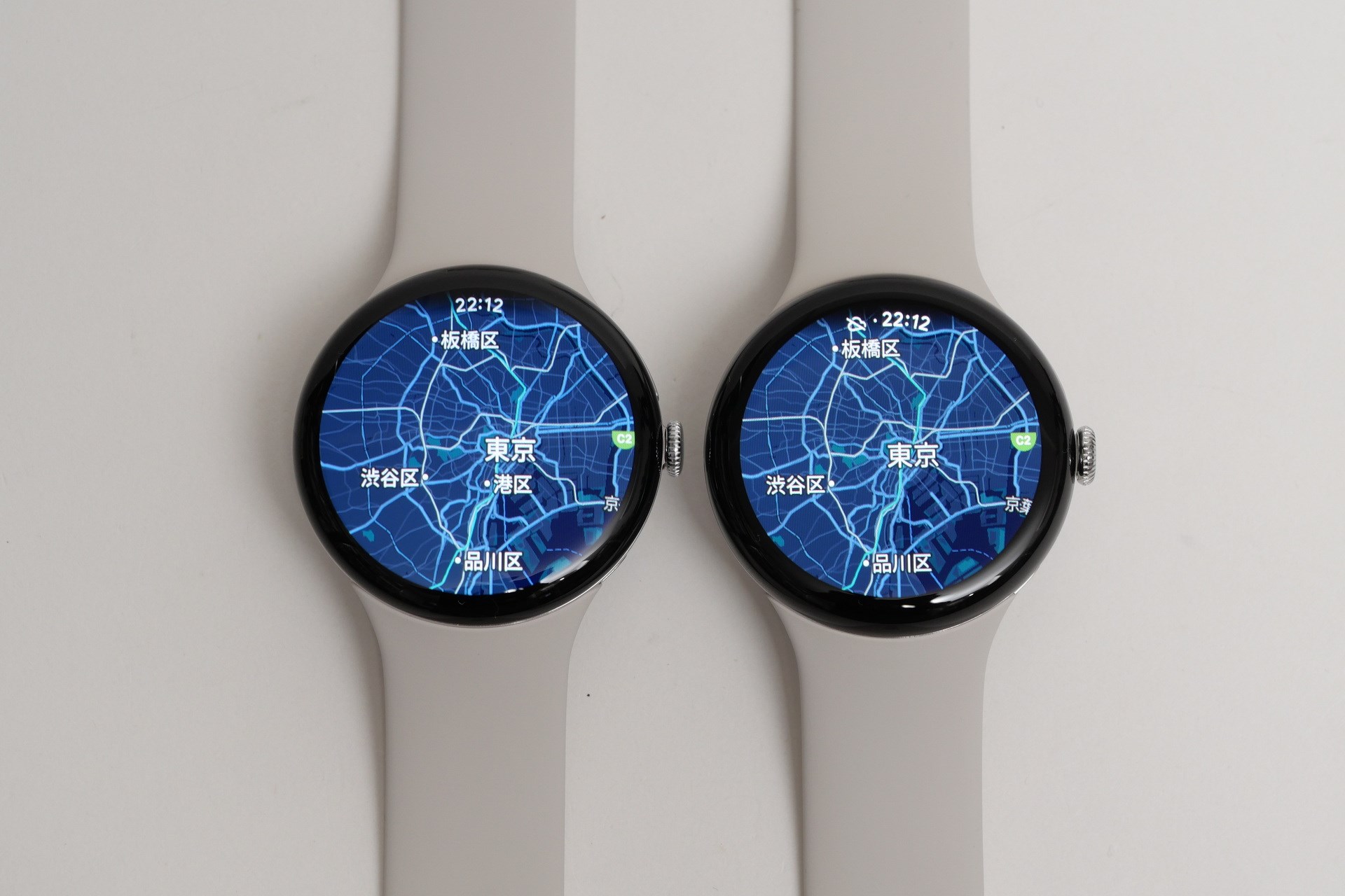 こちらは45mmモデルの比較。こちらも左のPixel Watch 4のほうがディスプレイサイズが大きく、ベゼル幅が狭いことがわかるだろう