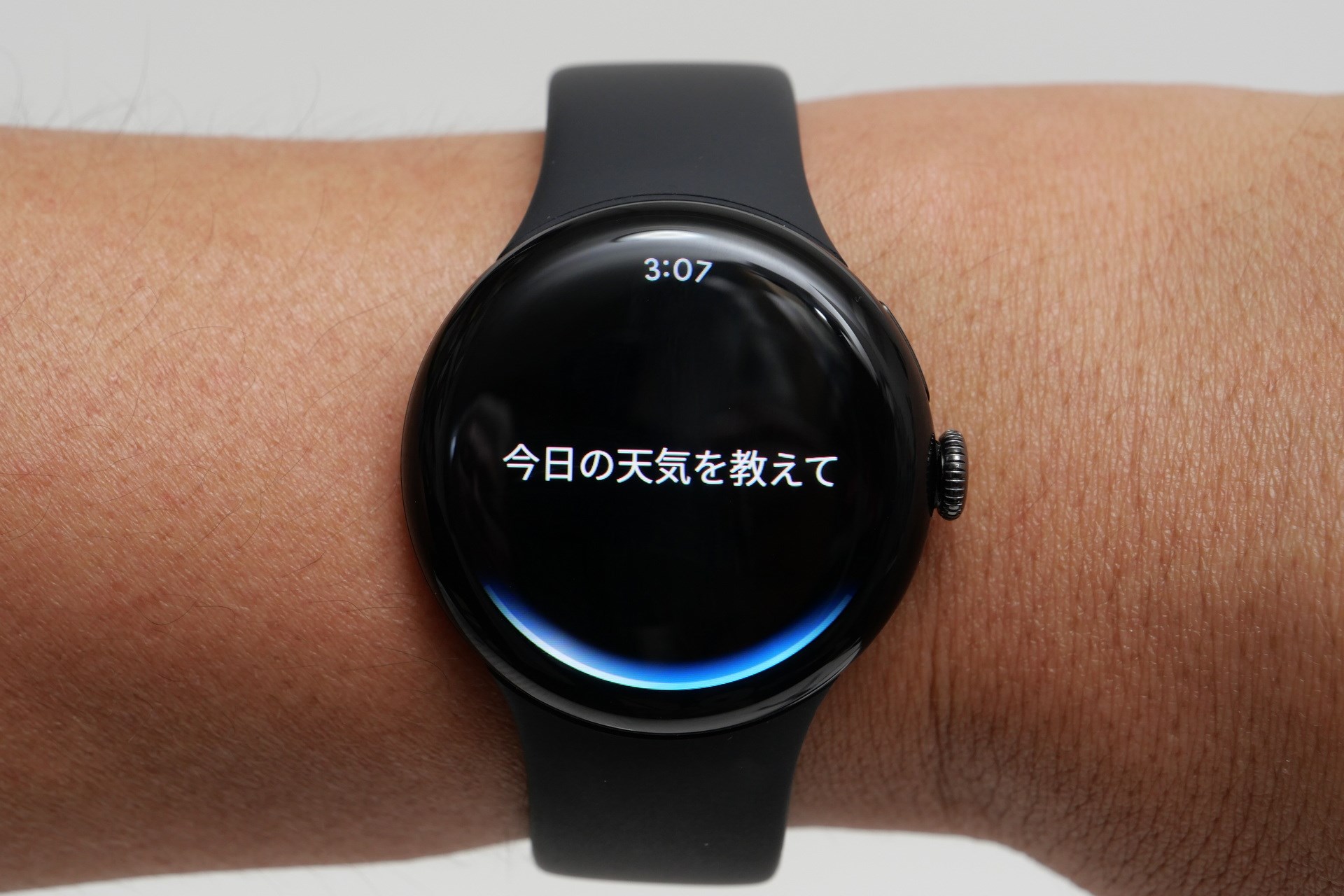 サイドボタン長押しで起動したGeminiは正常に動作したため、試用機での手をあげて話すに何らかの問題があったと思われる