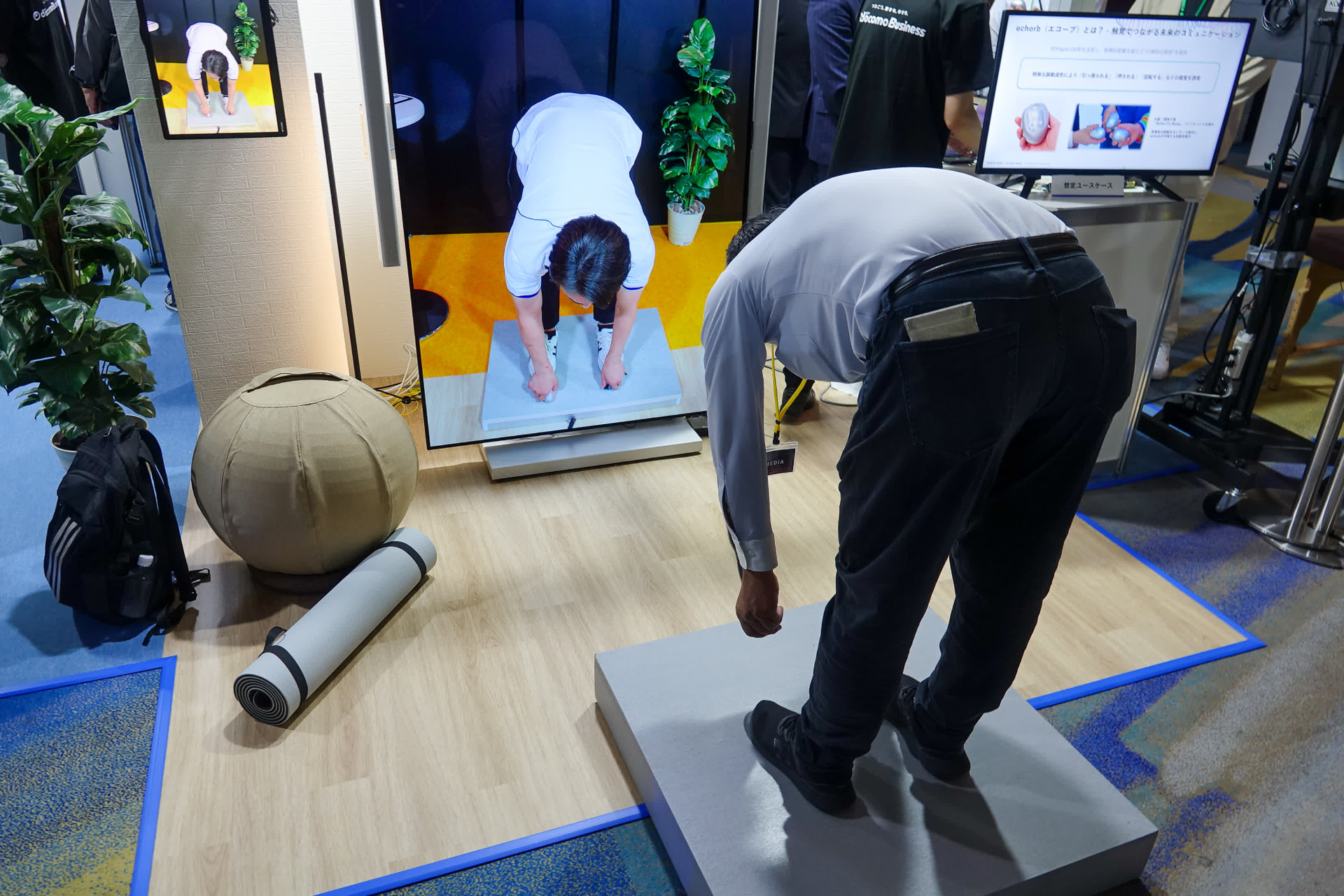 実際に遠隔でトレーナーとストレッチを体験することができる