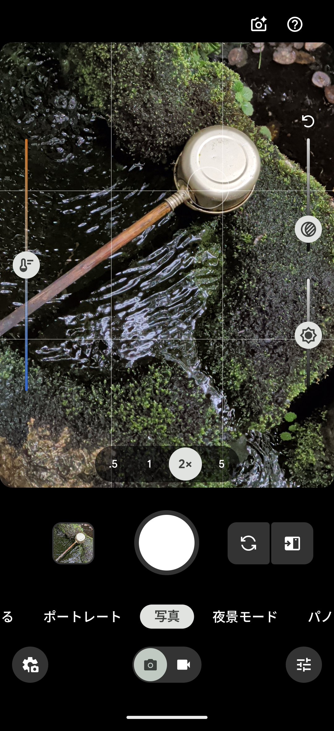 「クイックアクセスコントロール」を有効にすると、ハイライトとシャドウ、そしてホワイトバランスを撮影時にパッと調整できるところが「Pixel」シリーズのいいところだ