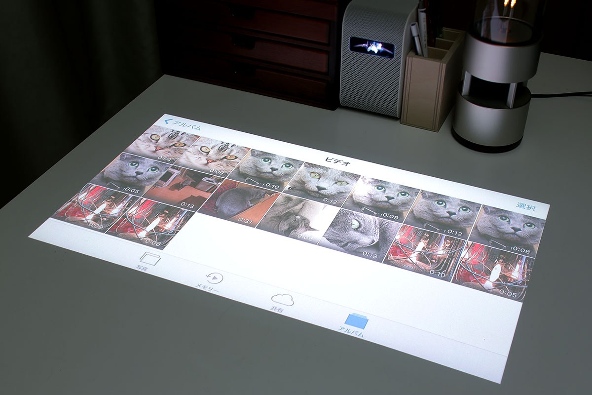iPhone上の静止画や動画も表示できる。