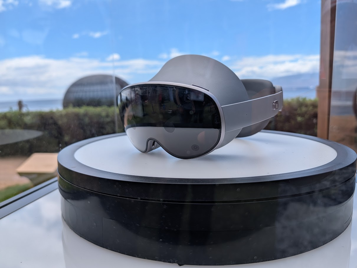 Project Moohan（2025年9月、Snapdragon Summit 2025会場で展示されていたもの）