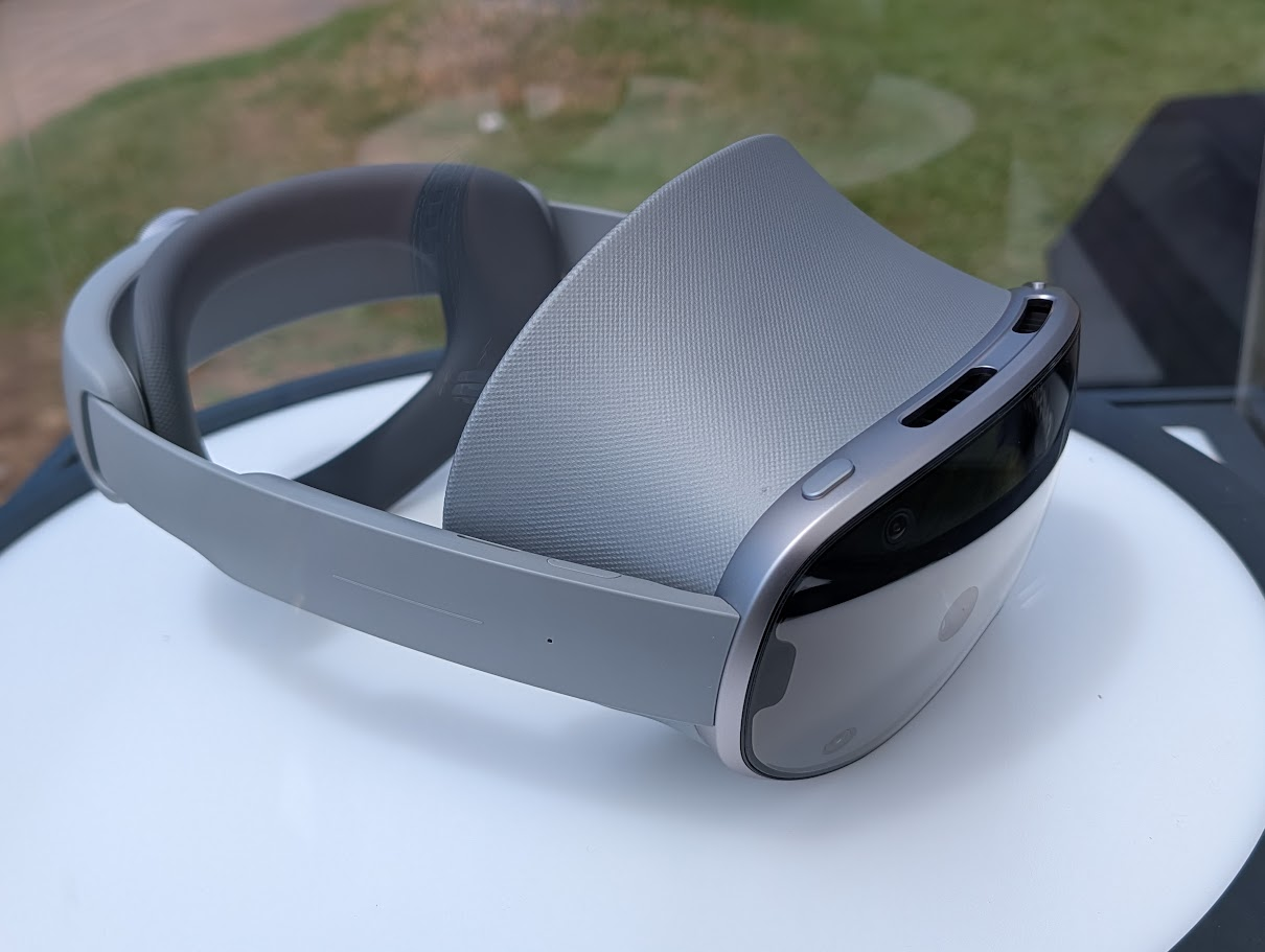 Project Moohan（2025年9月、Snapdragon Summit 2025会場で展示されていたもの）