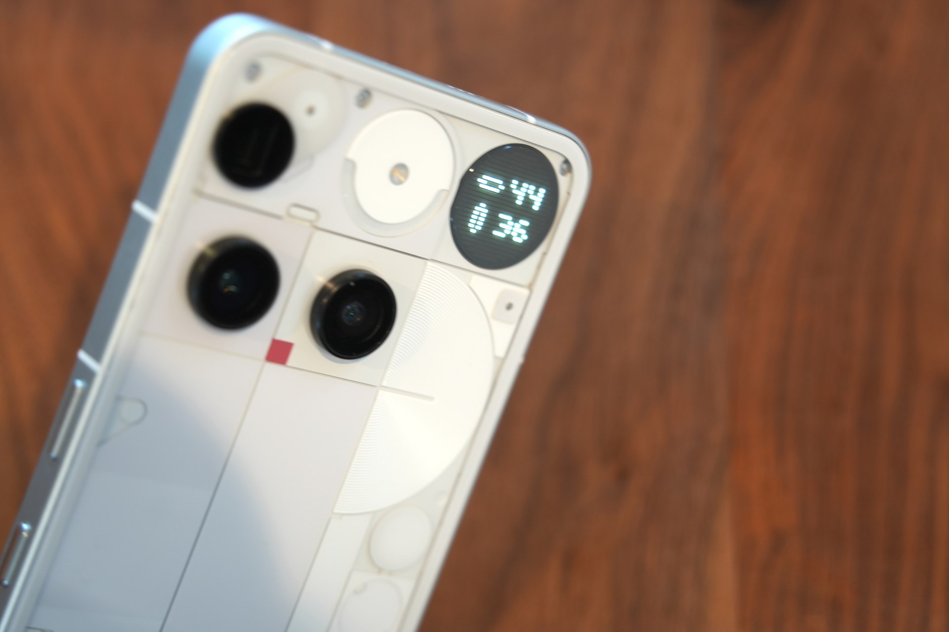 スマホを傾けると、縦方向と横方向それぞれの角度が表示された