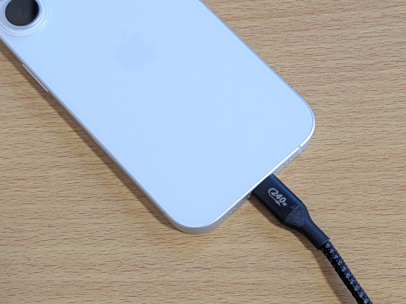 USB Type-Cはもう相当広まっていますし、汎用のUSB Type-Cケーブルで充電できるのは本当に有り難い話です