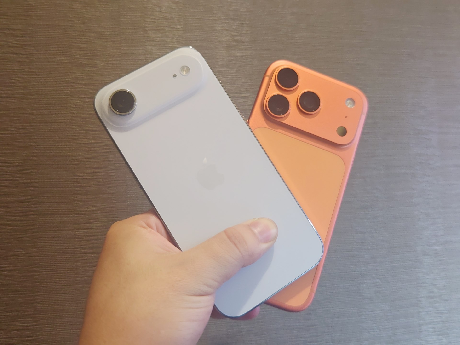 iPhoneの2台運用はもちろん生まれて初めてです