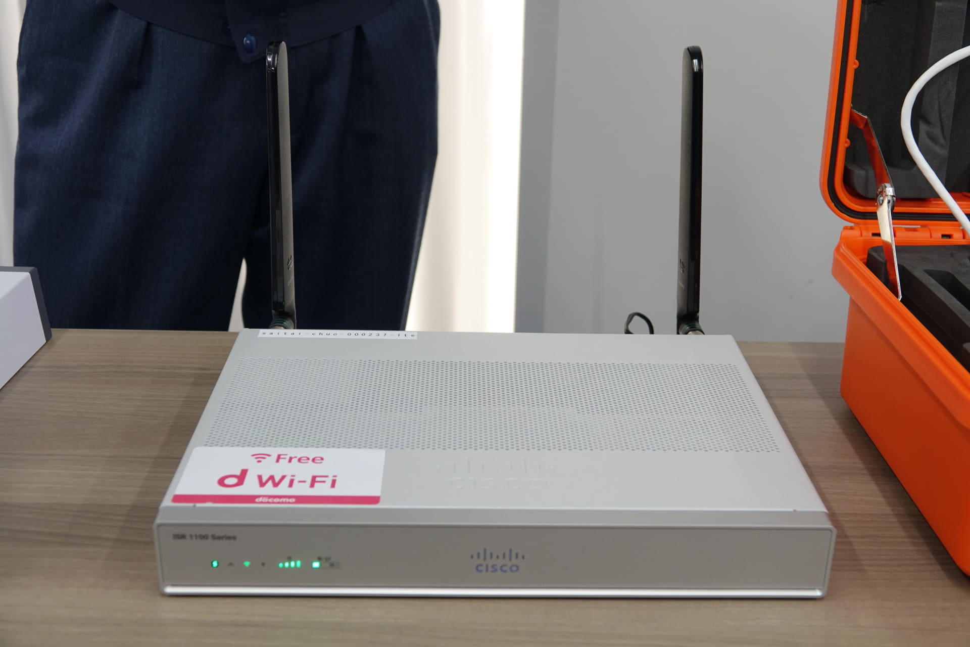 各社のWi-Fi支援装置の例