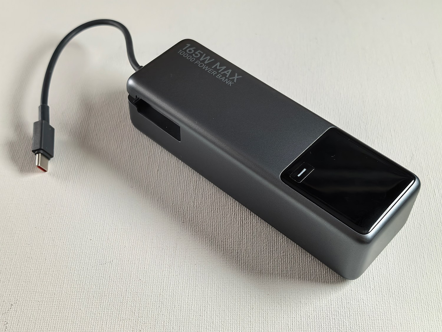 USBケーブルがストラップのように収納できるシャオミのモバイルバッテリー