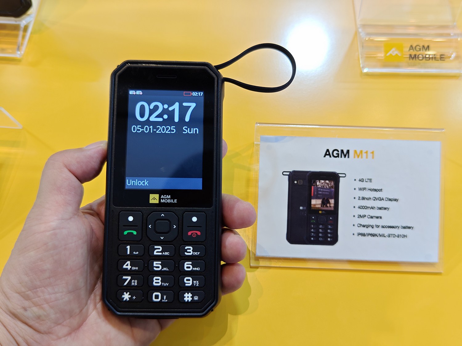 AGMのフィーチャーフォン「M11」