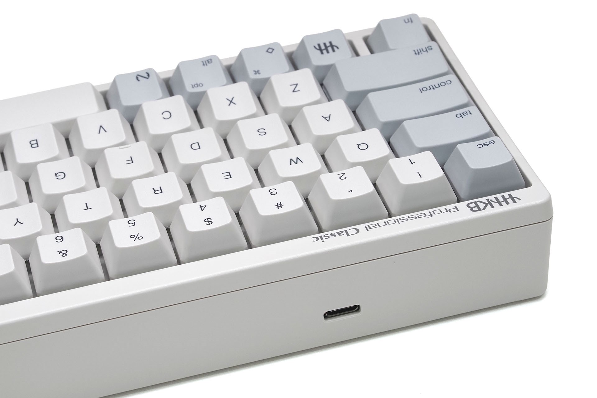 Classic Type-SのUSB Type-Cポートは、キーボードに向かって左側にある（後ろから見ると右側）。