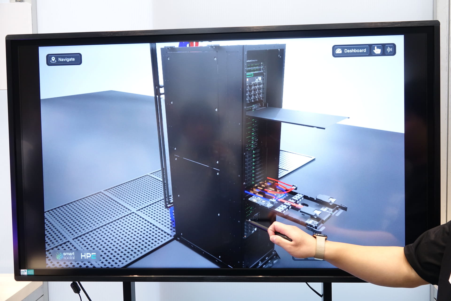 バーチャルでサーバーを細かく見られる展示