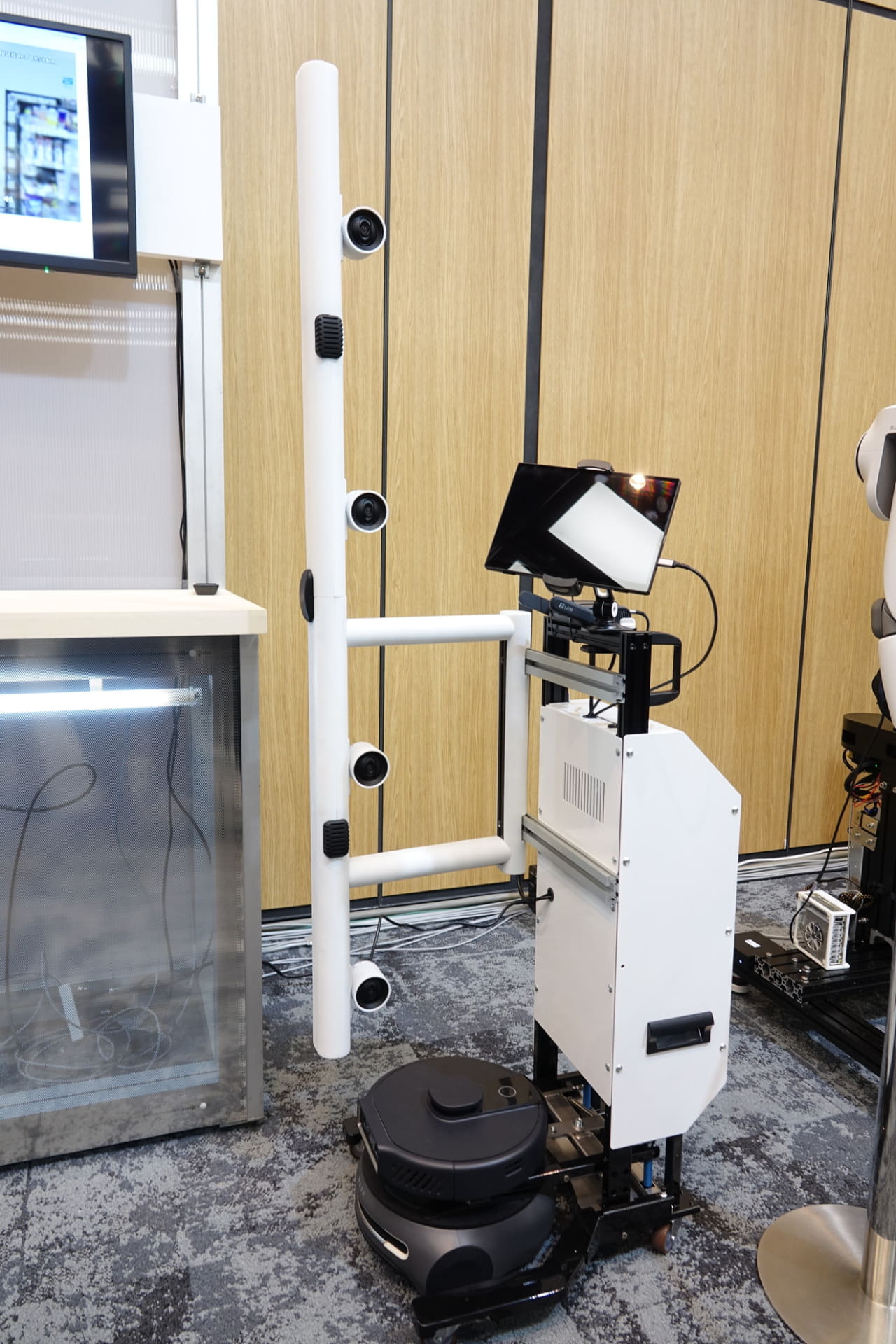 検品検知を担当するロボット