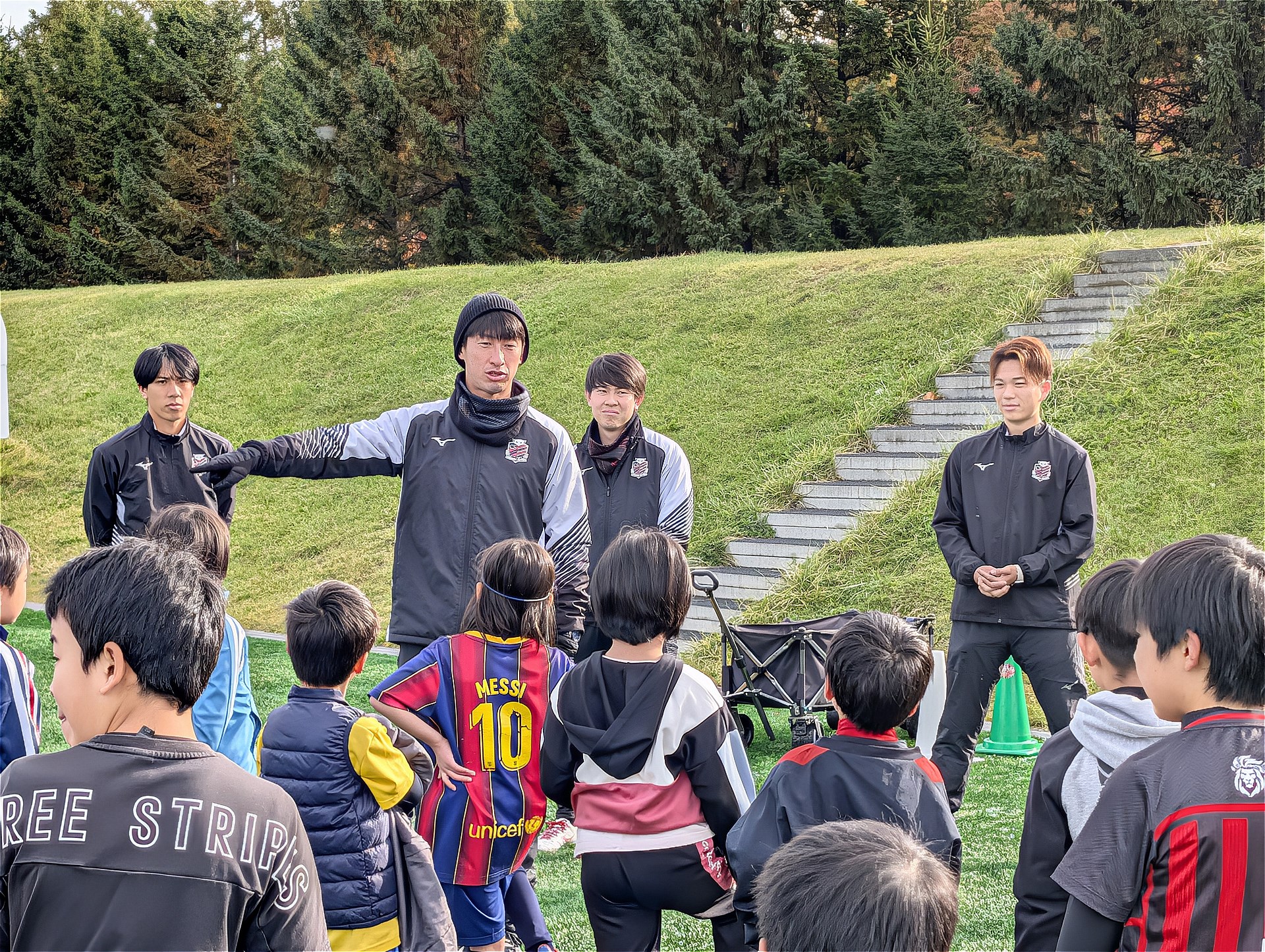 コンサドーレOBの石川直樹氏もコーチ陣として参加した