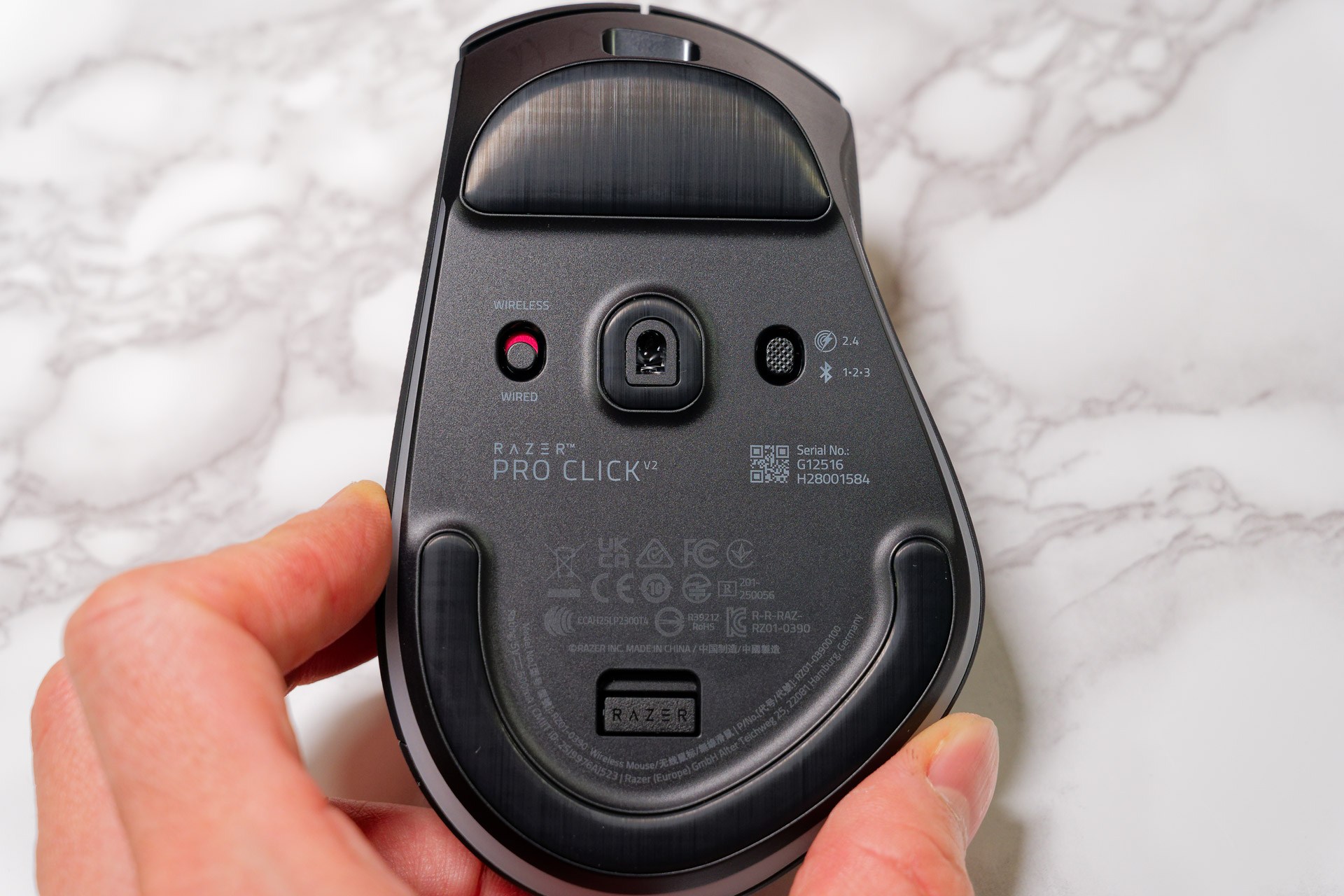 底面にあるスイッチで動作モードの切り替え