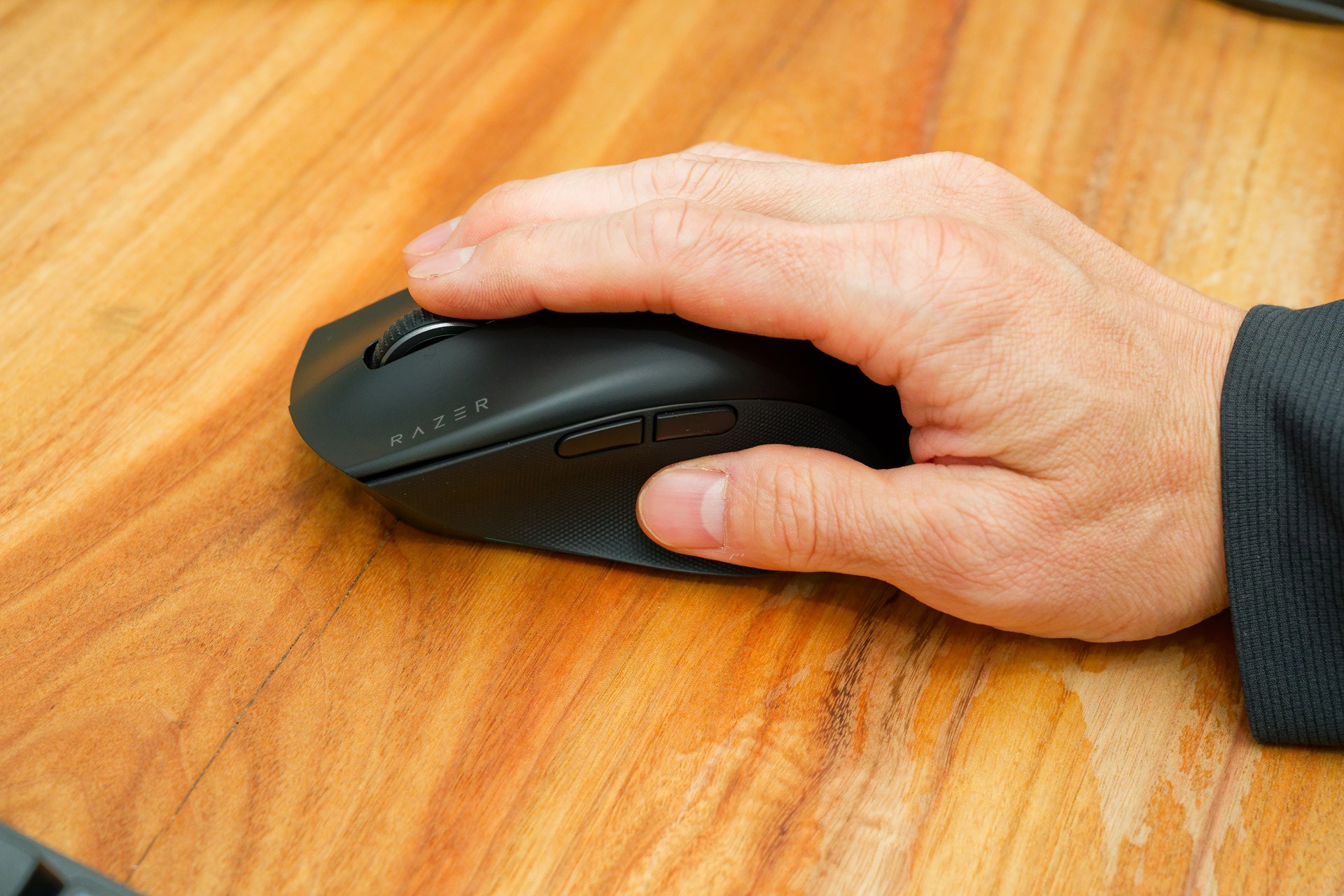 Bluetoothやドングルによる2.4GHzのワイヤレスマウスとしても使える