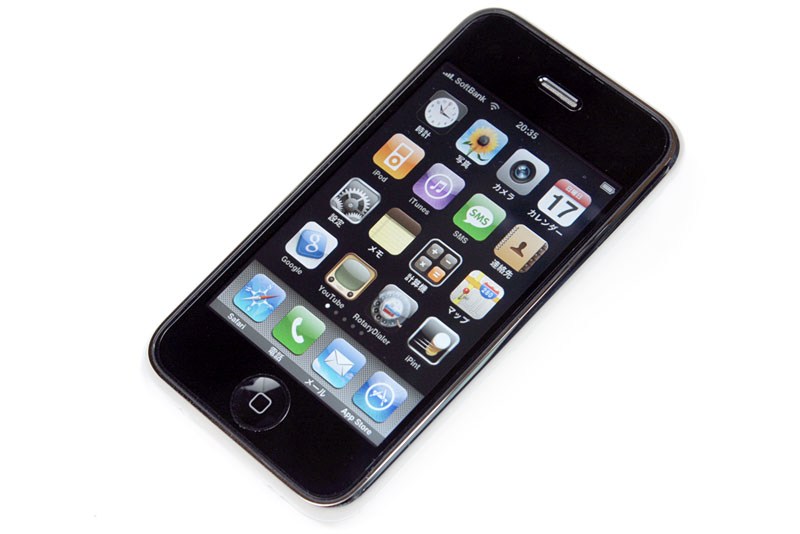 2008年7月11日発売のiPhone 3G。この端末からモバイル通信界隈が一変した。