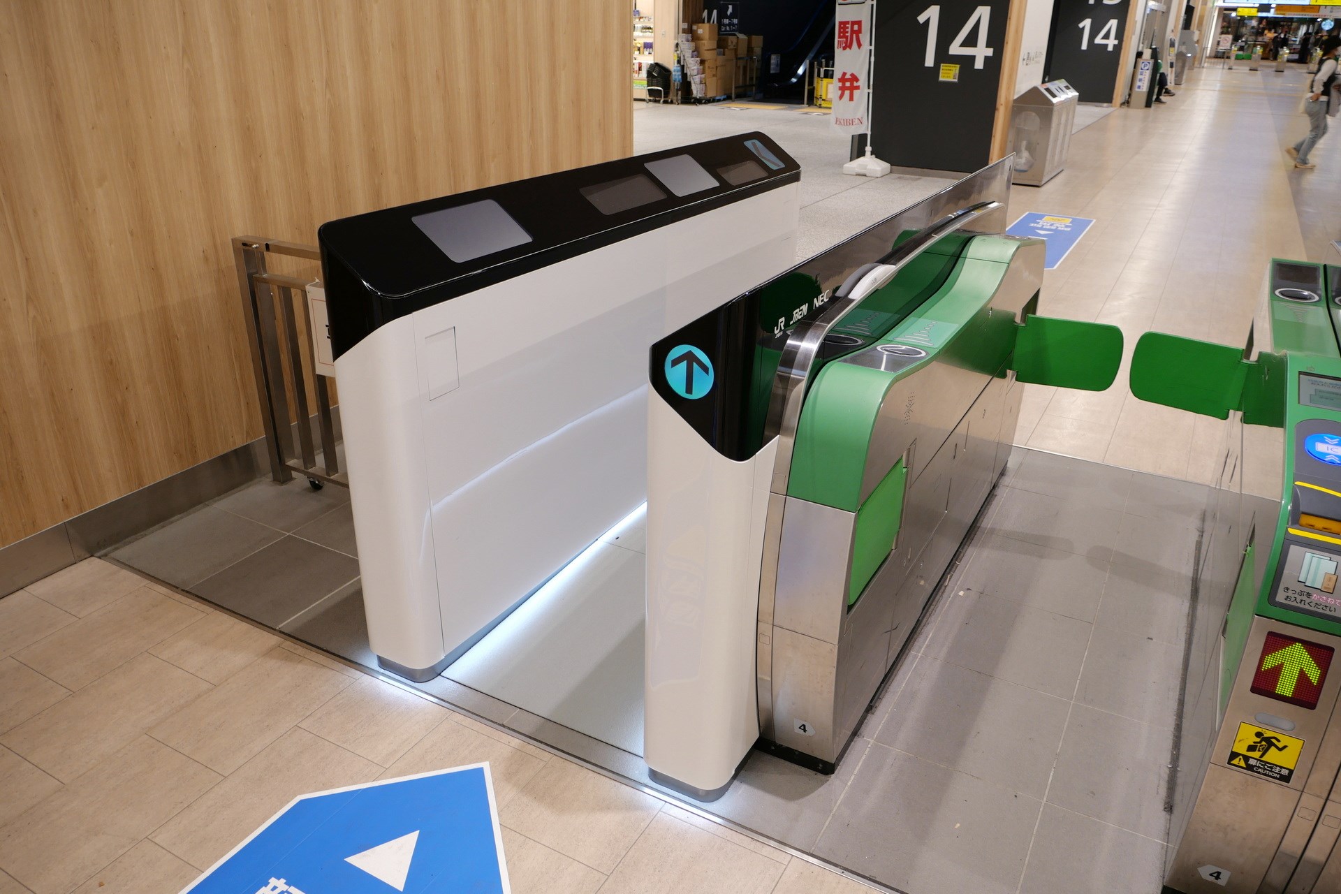 新潟駅に設置されている顔認証改札機