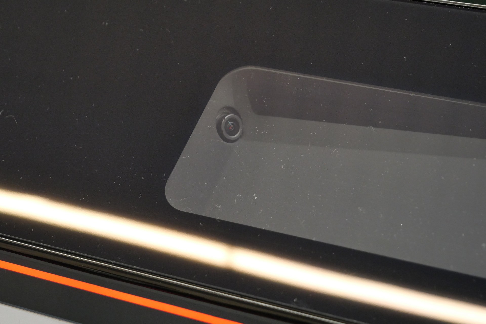 改札機上部に顔認証用のカメラを設置