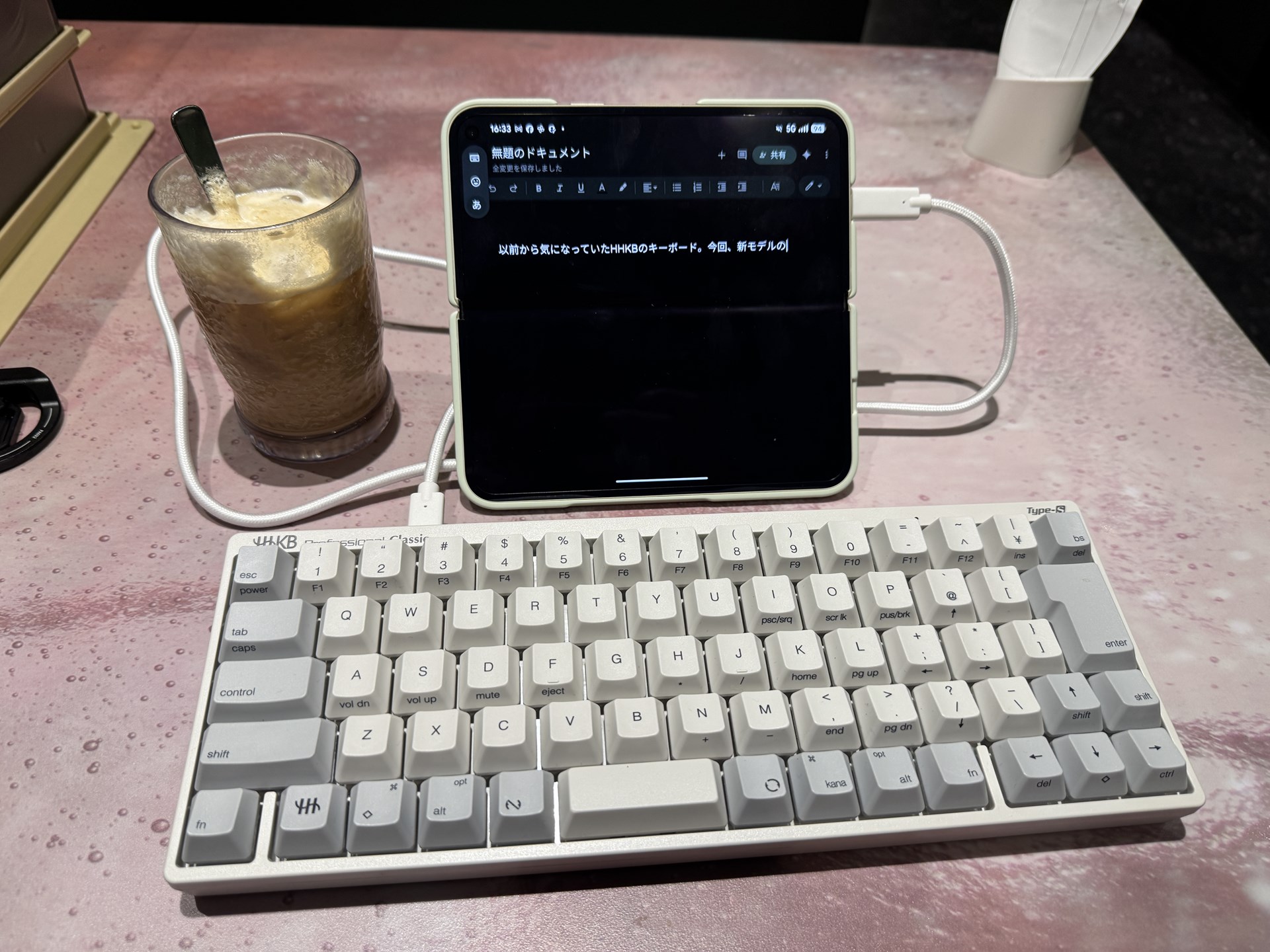この原稿はPixel 10 Pro FoldとHHKB Professional Classic Type-Sの組み合わせで書いてみましたが、作業時間はノートPCと大差ない感じです