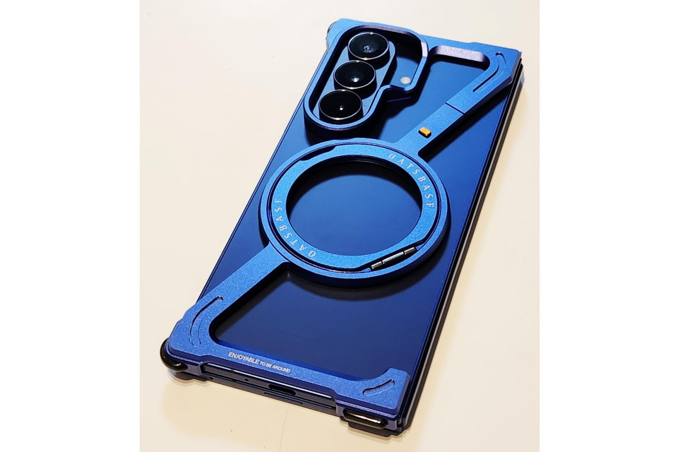 Blue on Blueの極致！ Galaxy Z Fold7のケースに”AeroFrame Bumper for