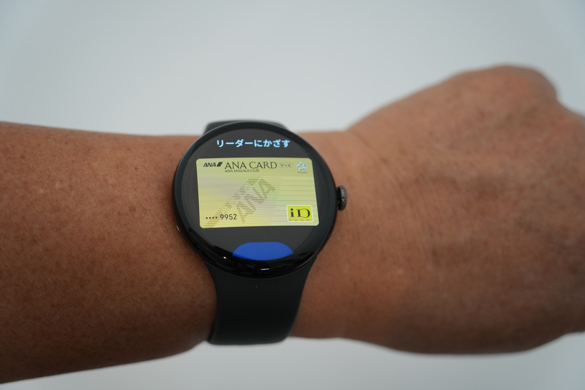 Pixel Watch 4は「Googleウォレット」にSuicaやクレジットカードを登録して利用できる