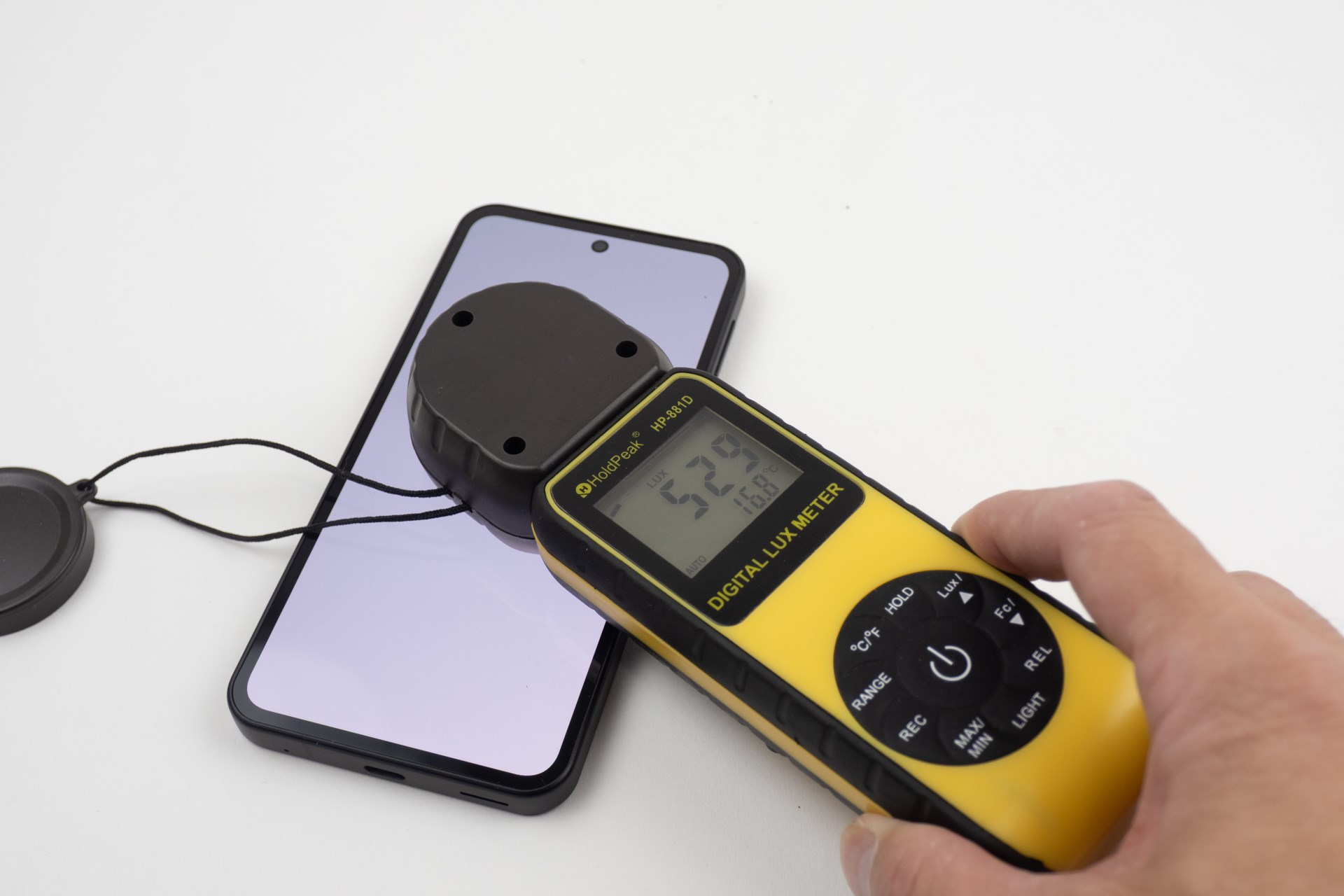 ディスプレイの明るさは実測で529lux