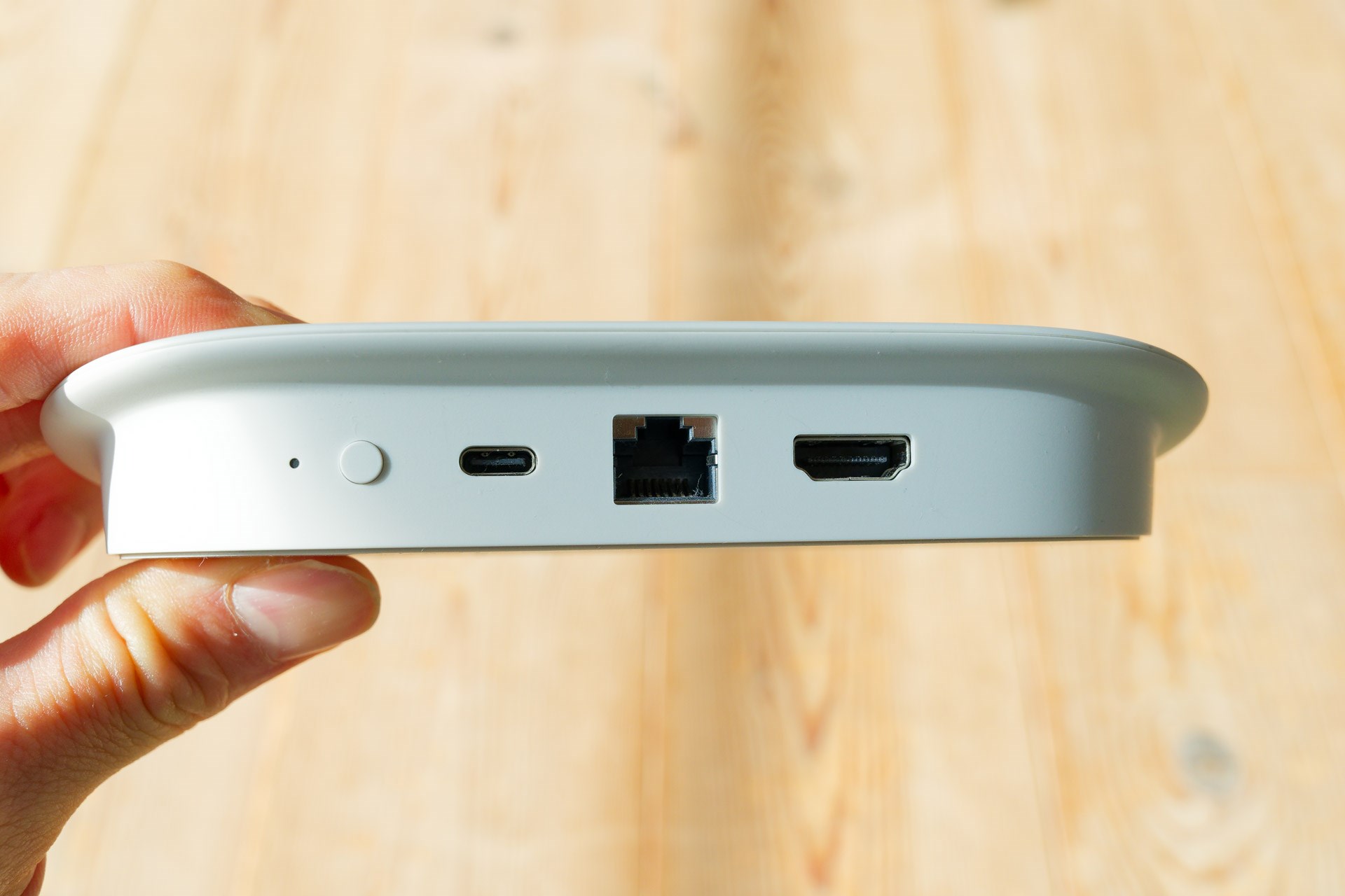 有線LANで接続するとより安定してストリーミングプレイできる気がする