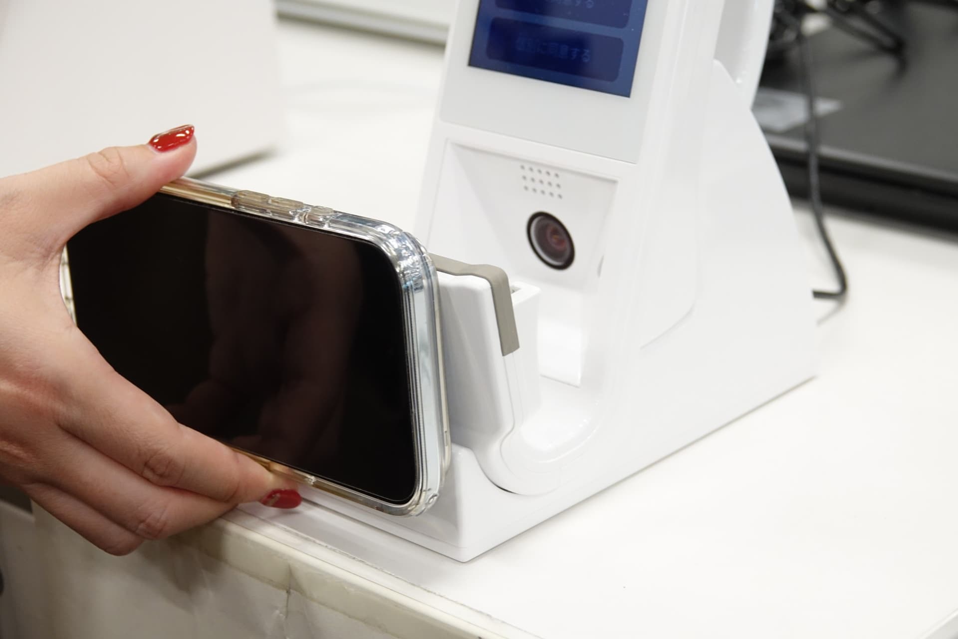 1台でマイナンバーカードとiPhone、スマートフォンのいずれも対応している機器