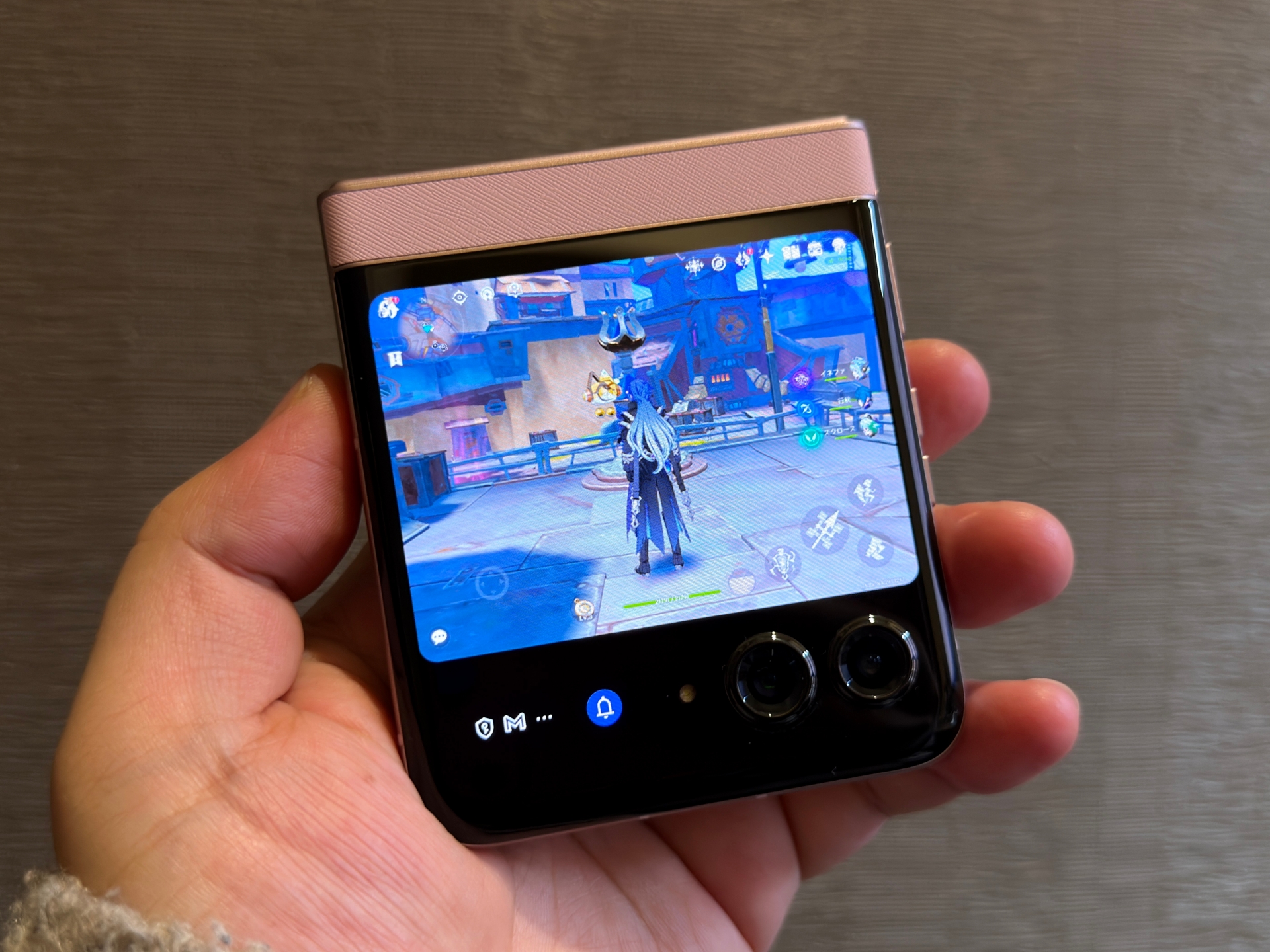 操作性はさておき、アウトディスプレイでゲームアプリの起動もできる