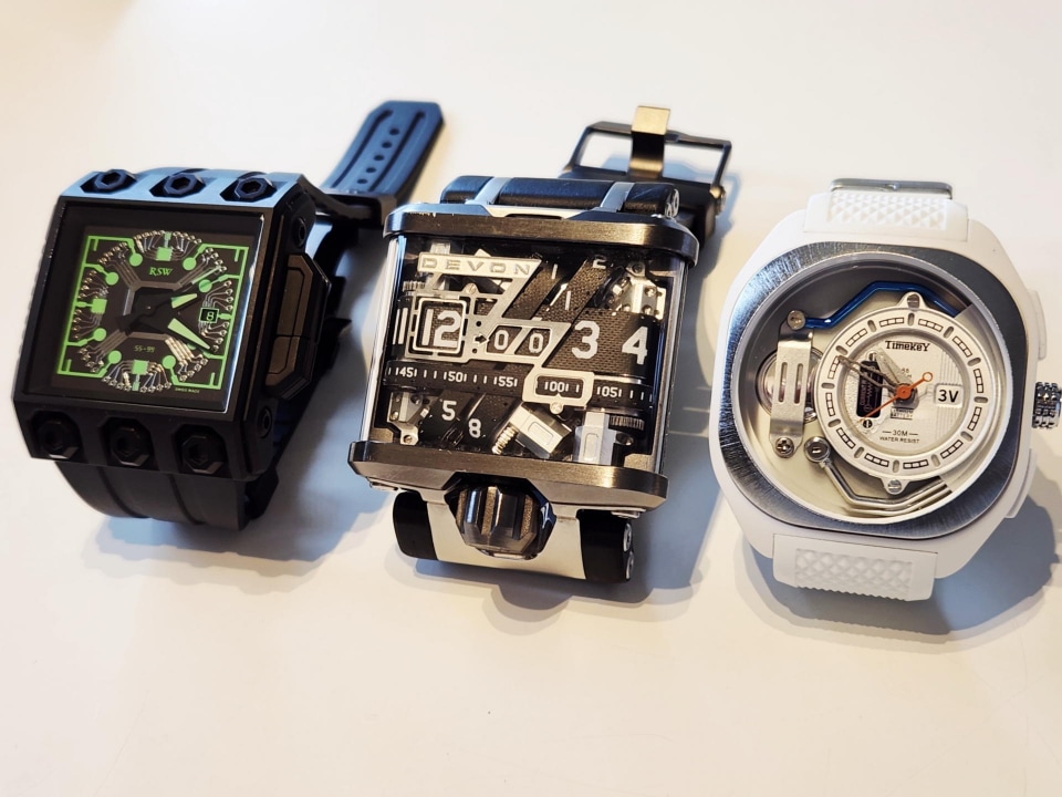 話題のモールテックス 時計 3Vで時空を超える？ なんちゃってフラックス・キャパシター腕時計を