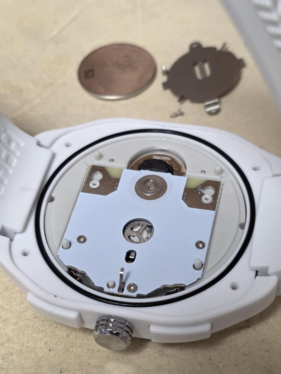 3Vで時空を超える？ なんちゃってフラックス・キャパシター腕時計を