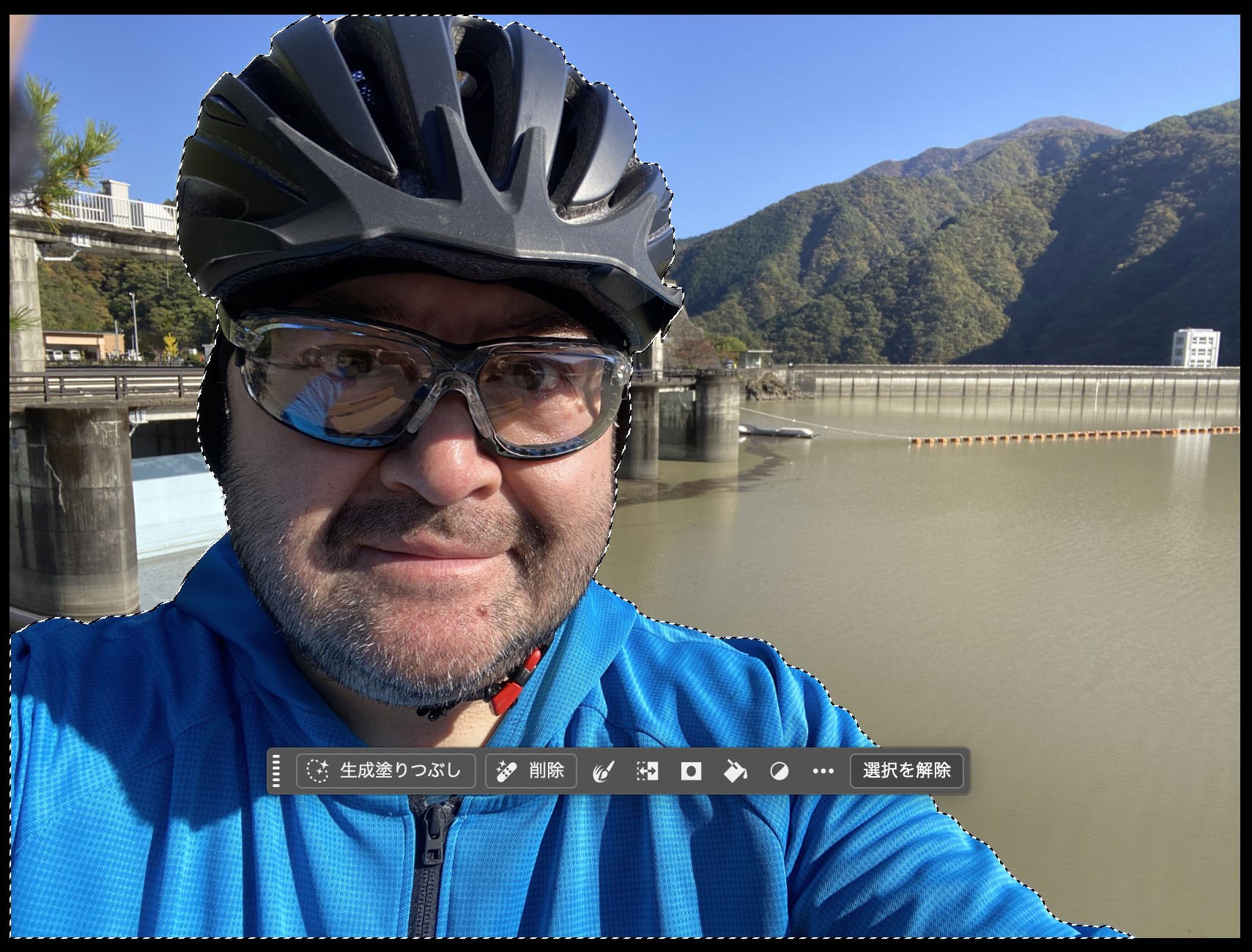 人が範囲選択された。正確には、人とヘルメットと衣服が範囲選択された。どうしてコレが被写体ってわかるのぉ～？