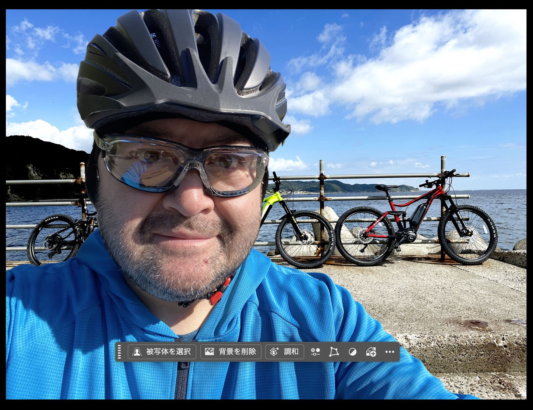 たとえば写真のなかの人物を切り出して、ほかの写真に合成するような用途に使える。