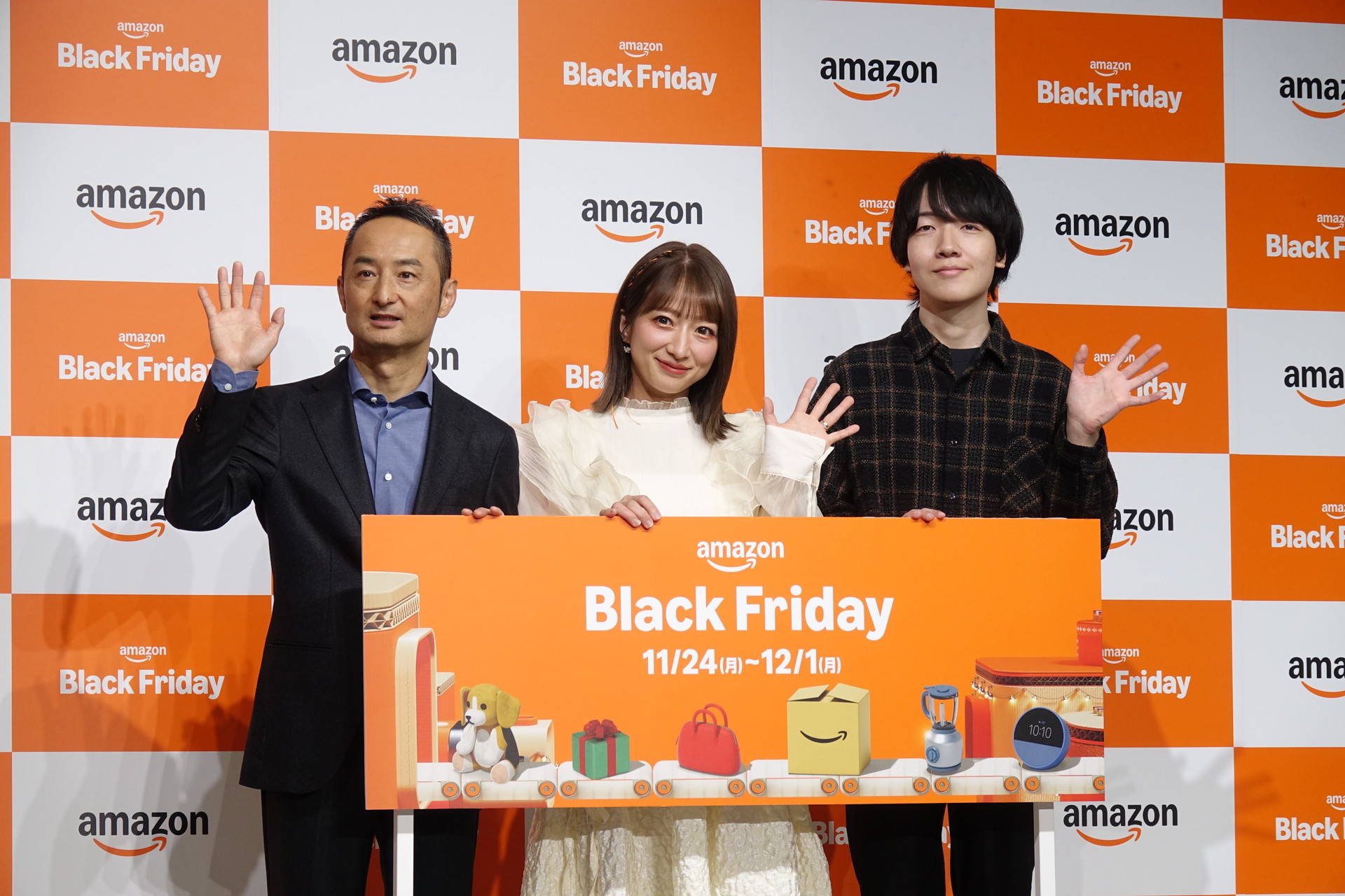 左からアマゾンジャパン 鈴木浩司氏、辻希美、たこまる