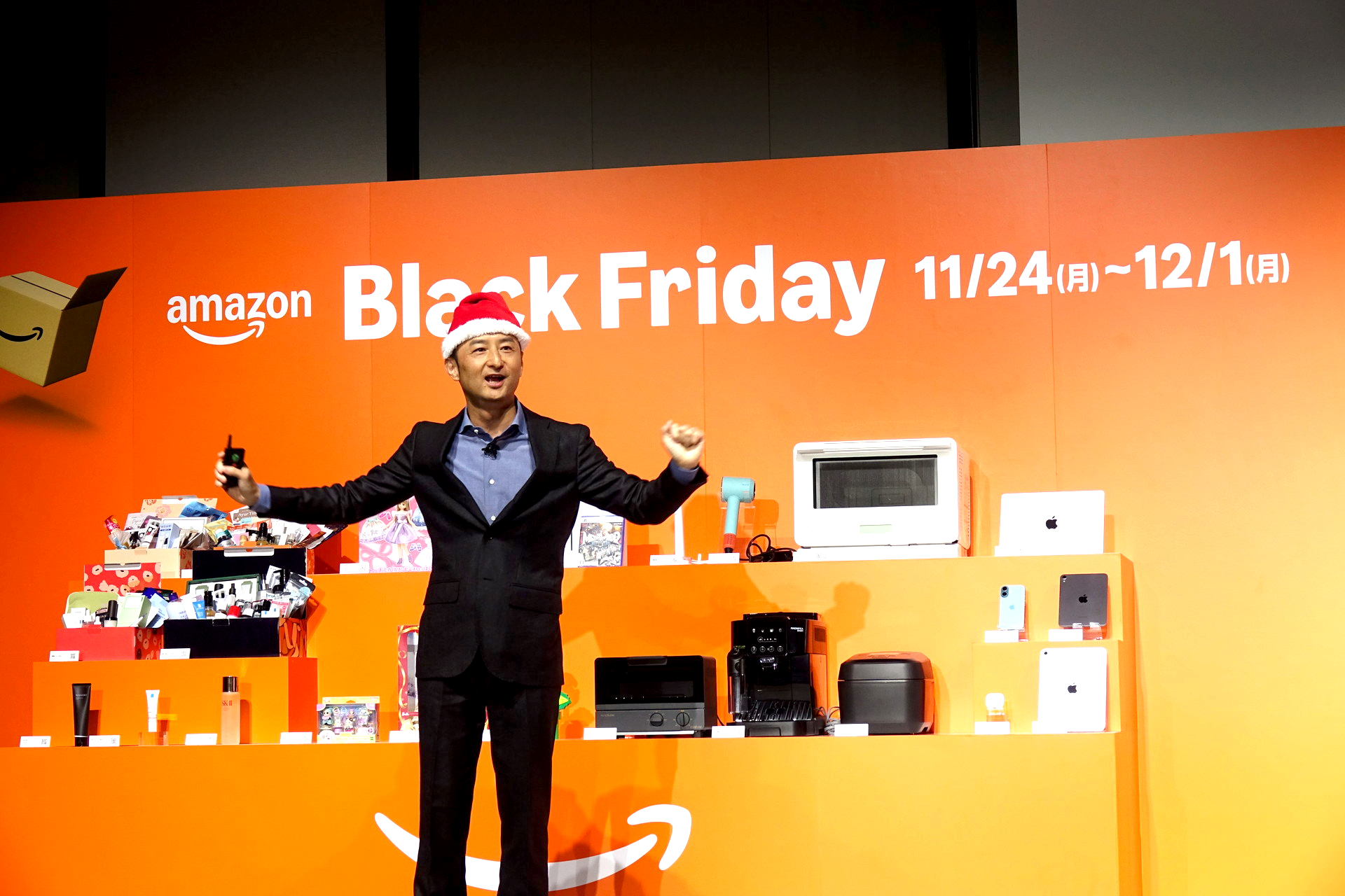 左からアマゾンジャパン 鈴木浩司氏、辻希美、たこまる