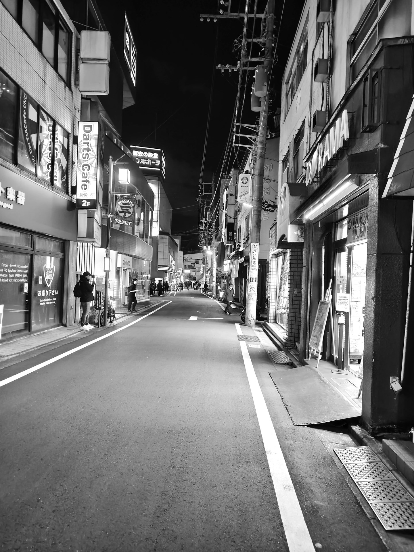 「PHOTO STYLEフィルター」の「グレースケール」で撮影