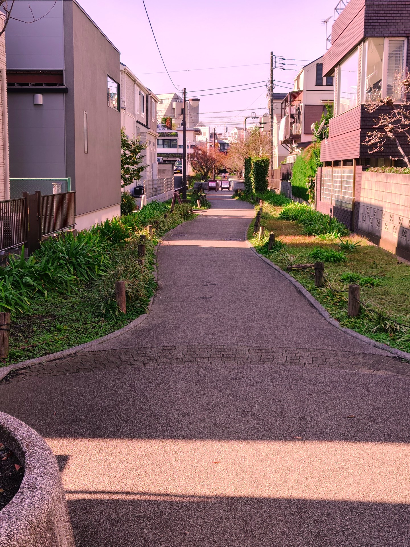 「PHOTO STYLEフィルター」の「夕映え」で撮影。建物などに少し夕景の赤味が加えられた仕上がり
