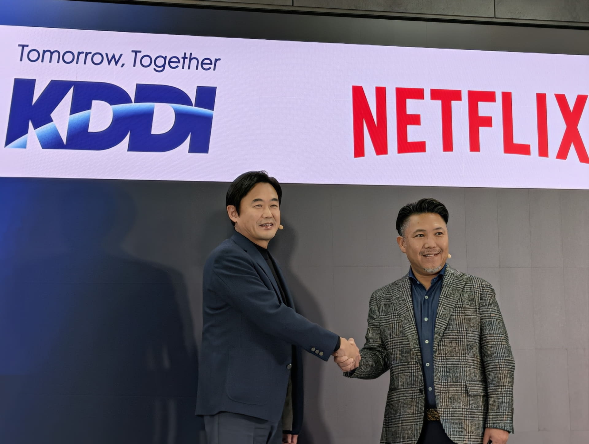 KDDI松田社長とNetflix下井氏