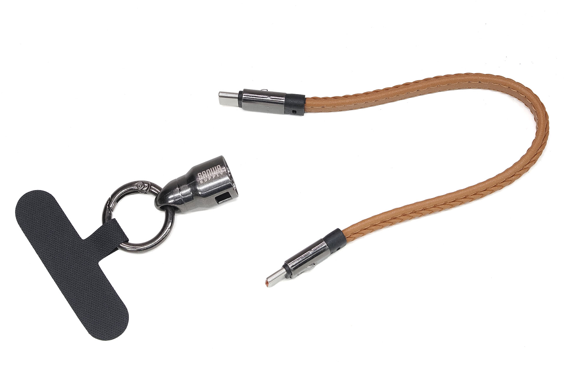 ストラップ部分を外すとUSB−Cケーブルとなっていて、充電用として使える。最大電力はPD240W(48V/5A)。データ通信には対応していない