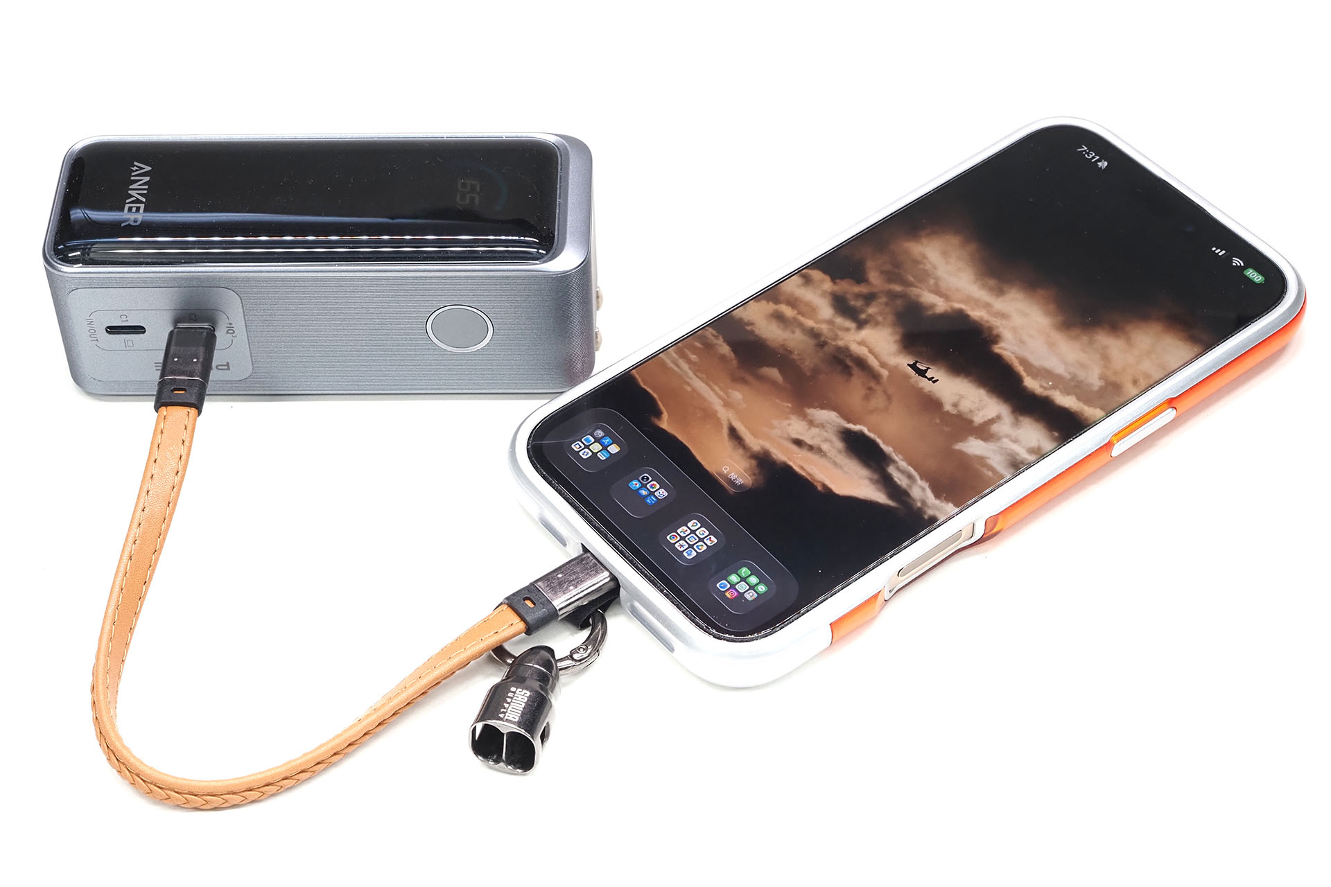 ケーブル長は約22cm。端末とモバイルバッテリーをつないで充電するのにちょうどいい