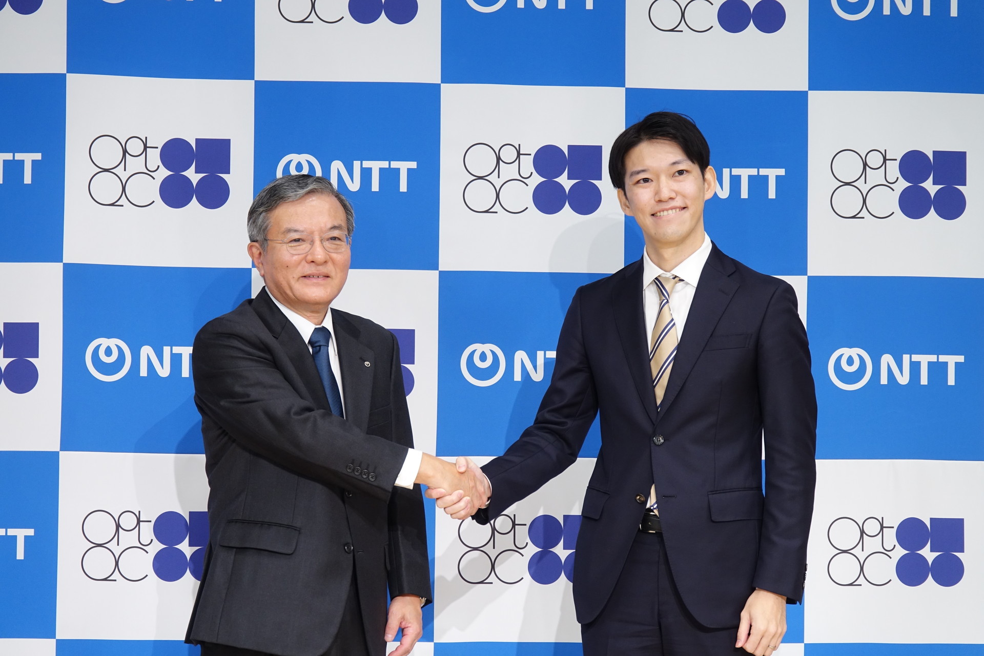 左＝NTTの島田明社長。右＝OptQCの高瀬寛CEO