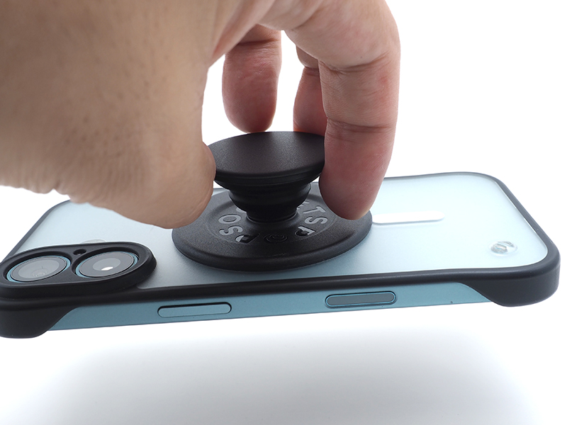 ぶら下げても外れないため安心して使用できる（少し強く引っ張ると外せる）